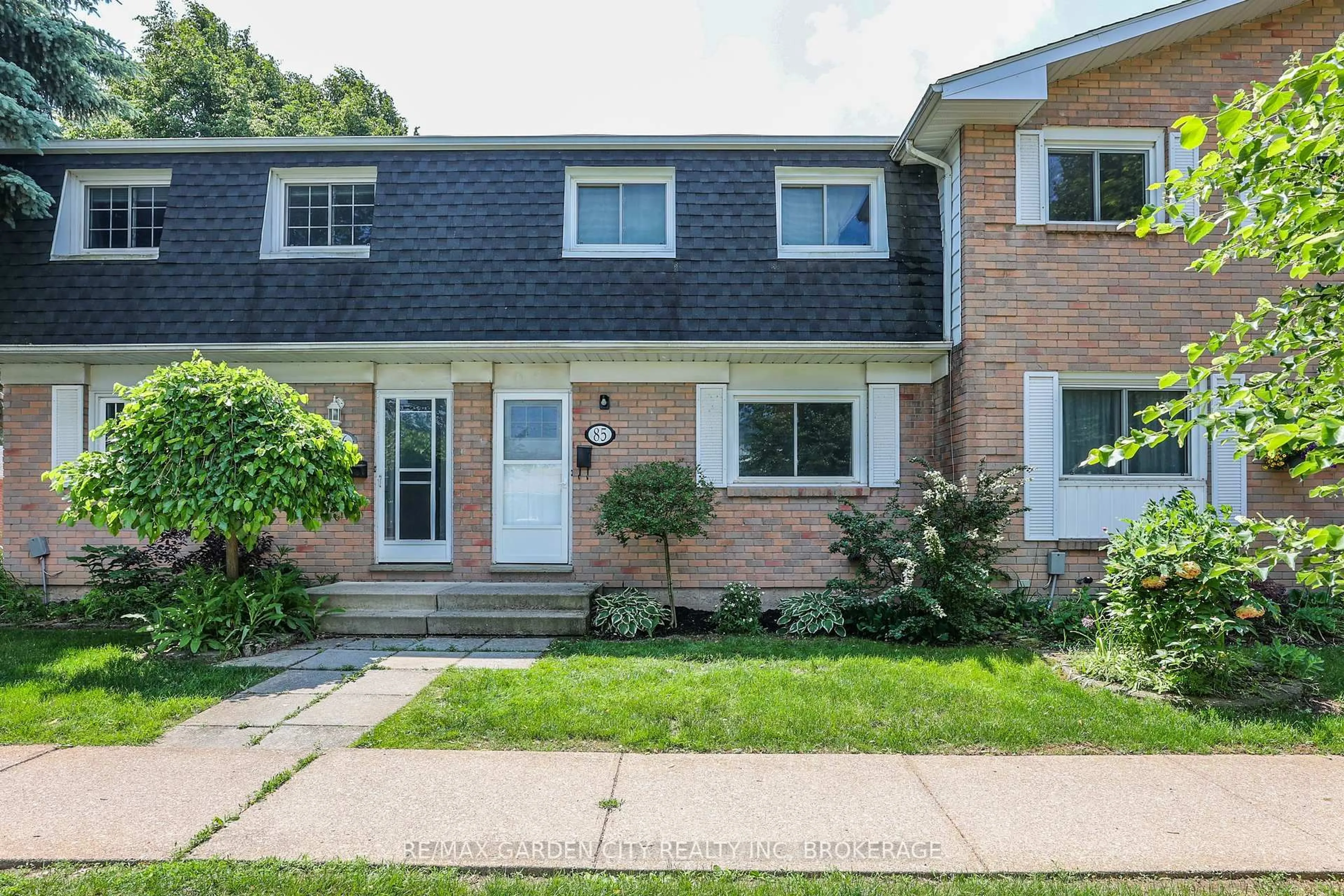 Home with brick exterior material, street for 185 Denistoun St #85, Welland Ontario L3C 6J6