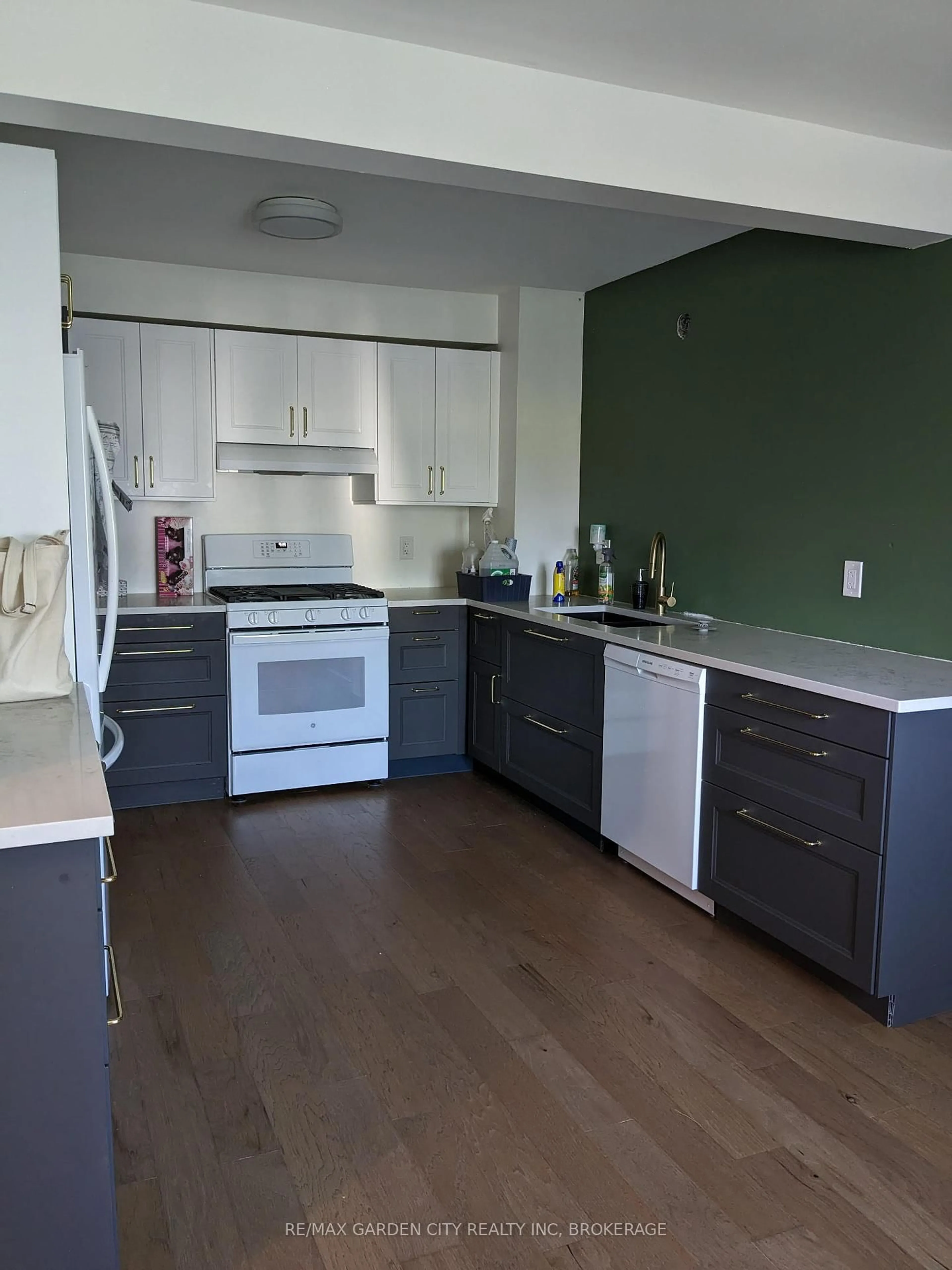 Open concept kitchen, wood/laminate floor for 185 Denistoun St #85, Welland Ontario L3C 6J6