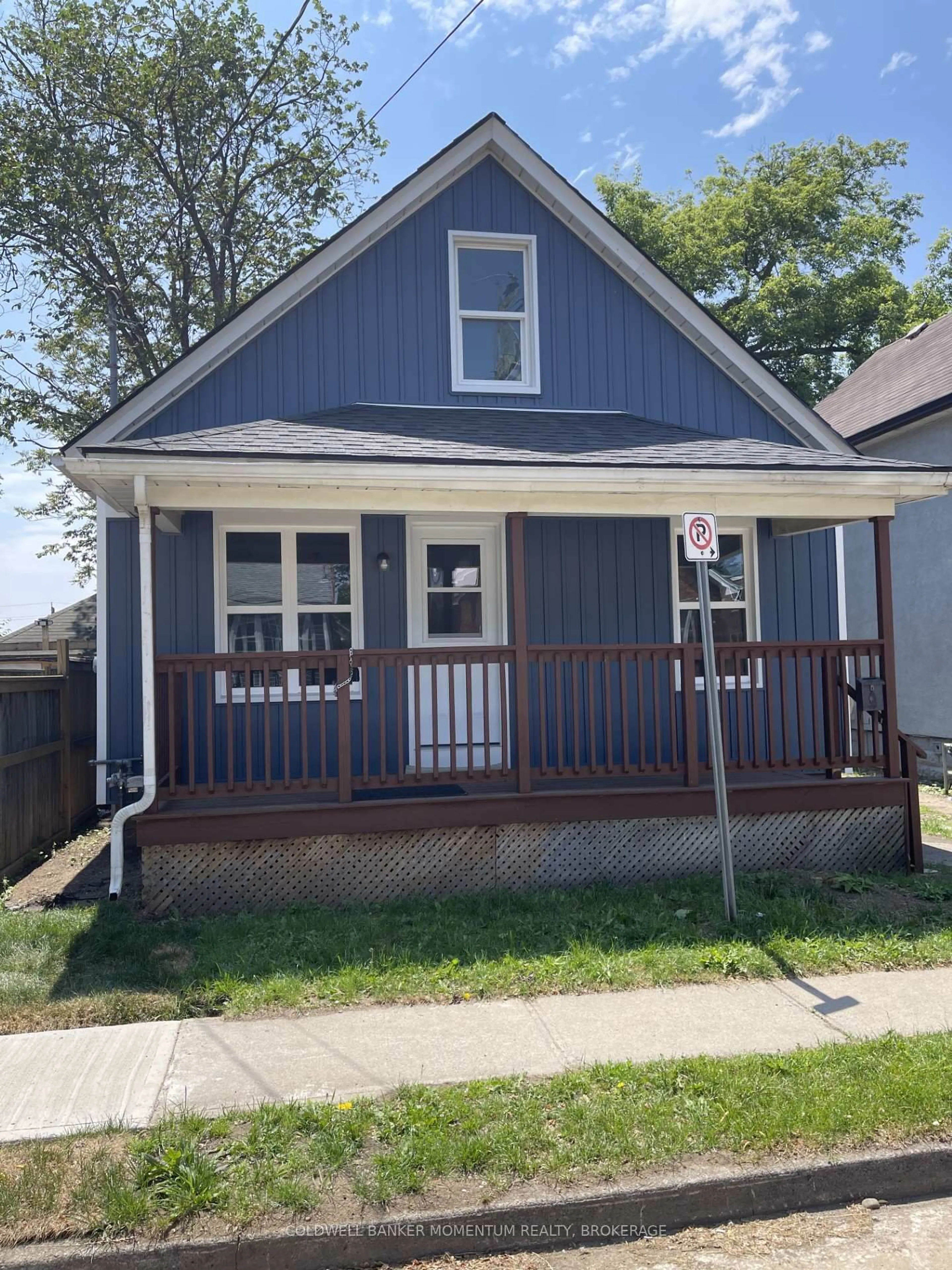 Home with vinyl exterior material, street for 44.5 division St, St. Catharines Ontario L2R 3G5