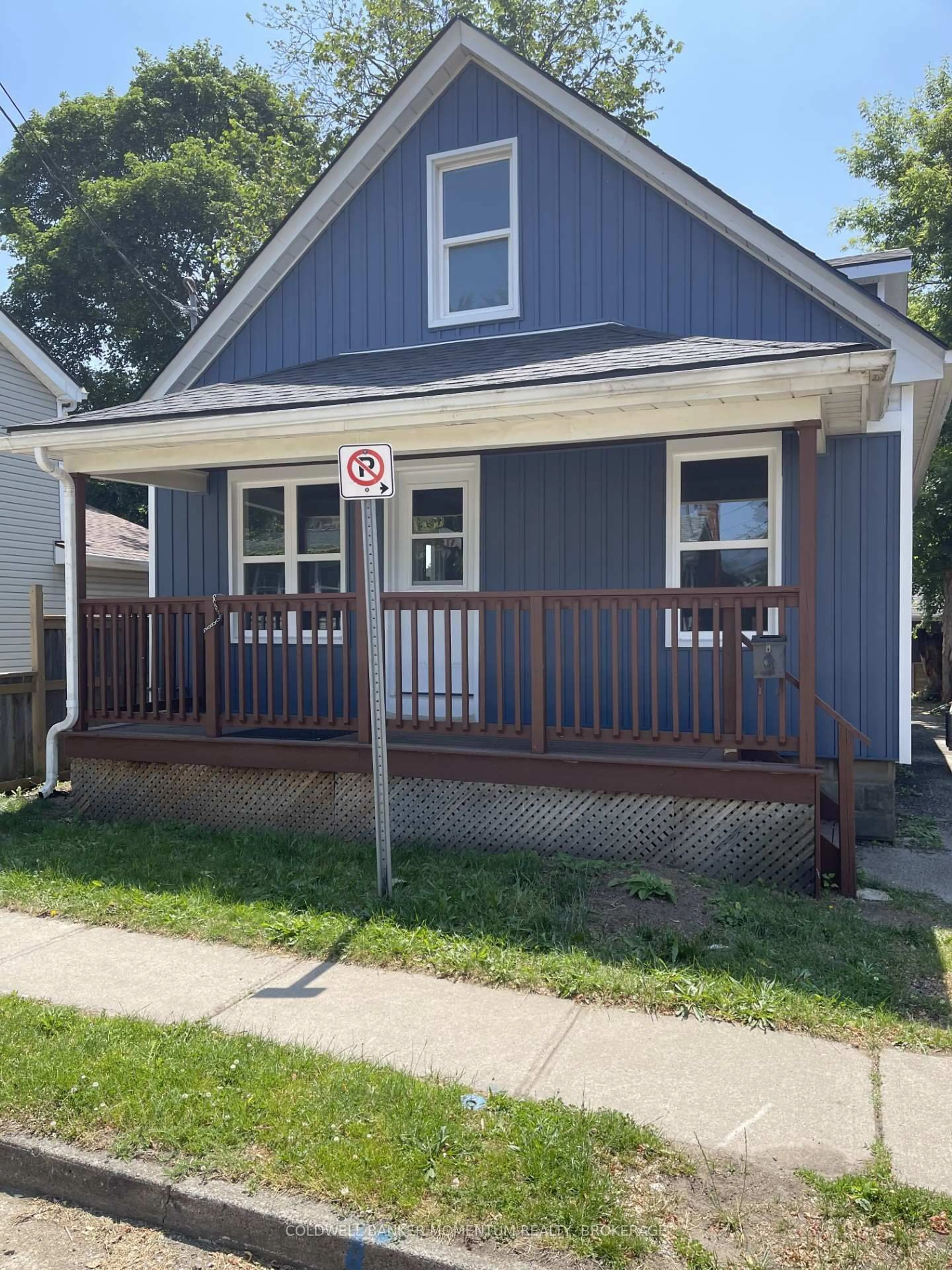 Home with vinyl exterior material, street for 44.5 division St, St. Catharines Ontario L2R 3G5