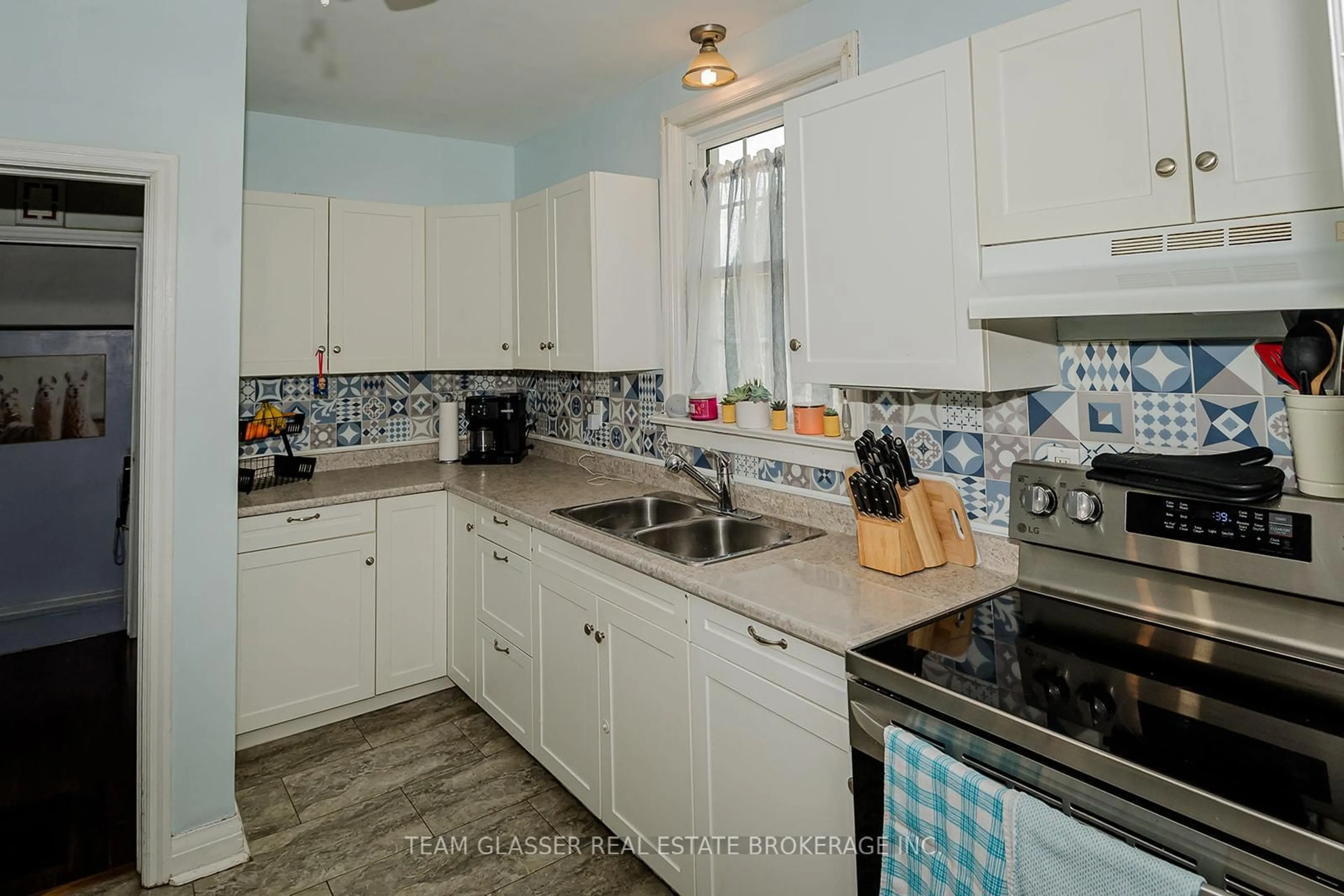 Standard kitchen, ceramic/tile floor for 47 MURRAY St, Aylmer Ontario N5H 2A4