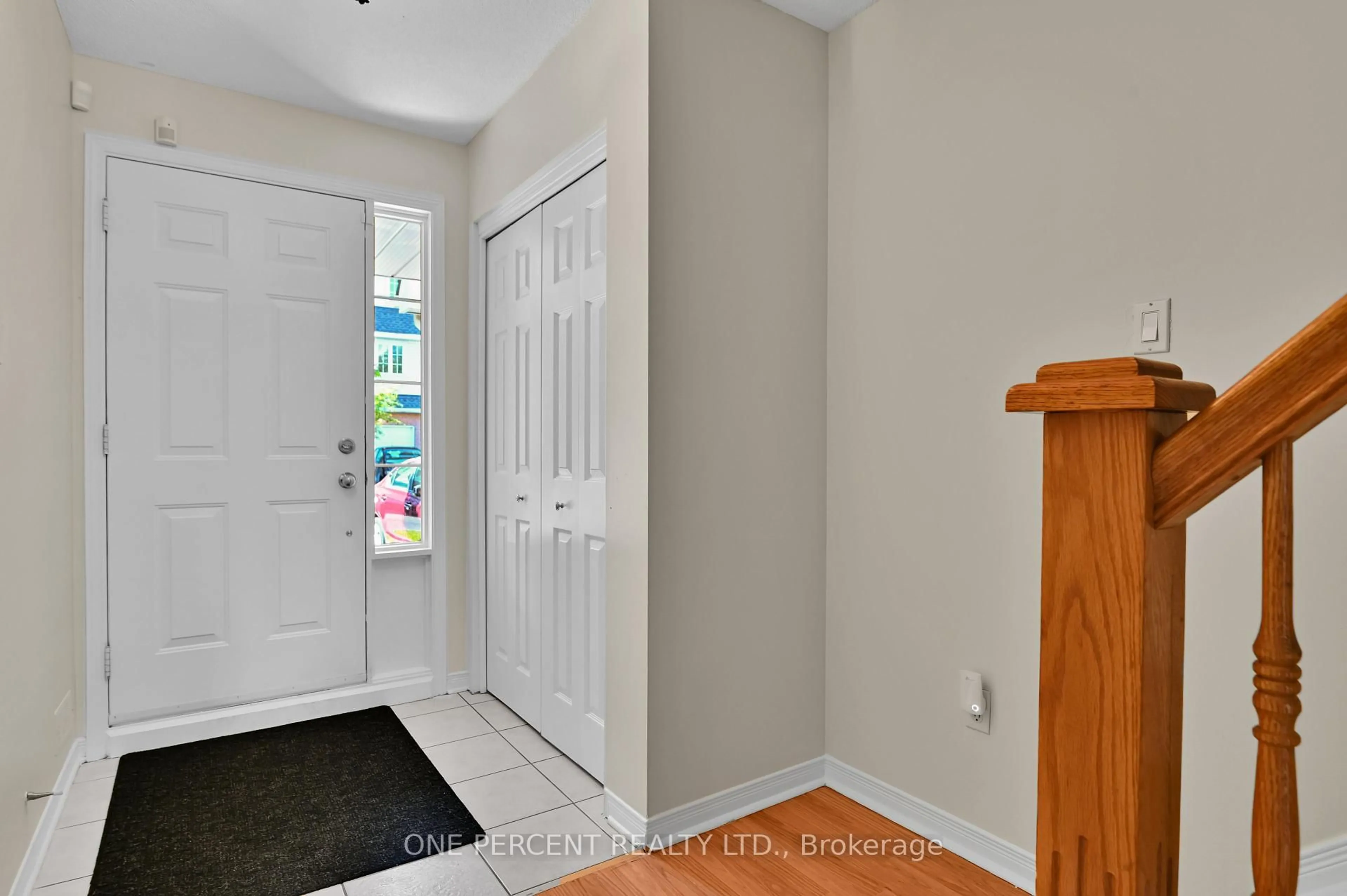 Indoor entryway for 2572 Alanis Private, Ottawa Ontario K1T 4A1