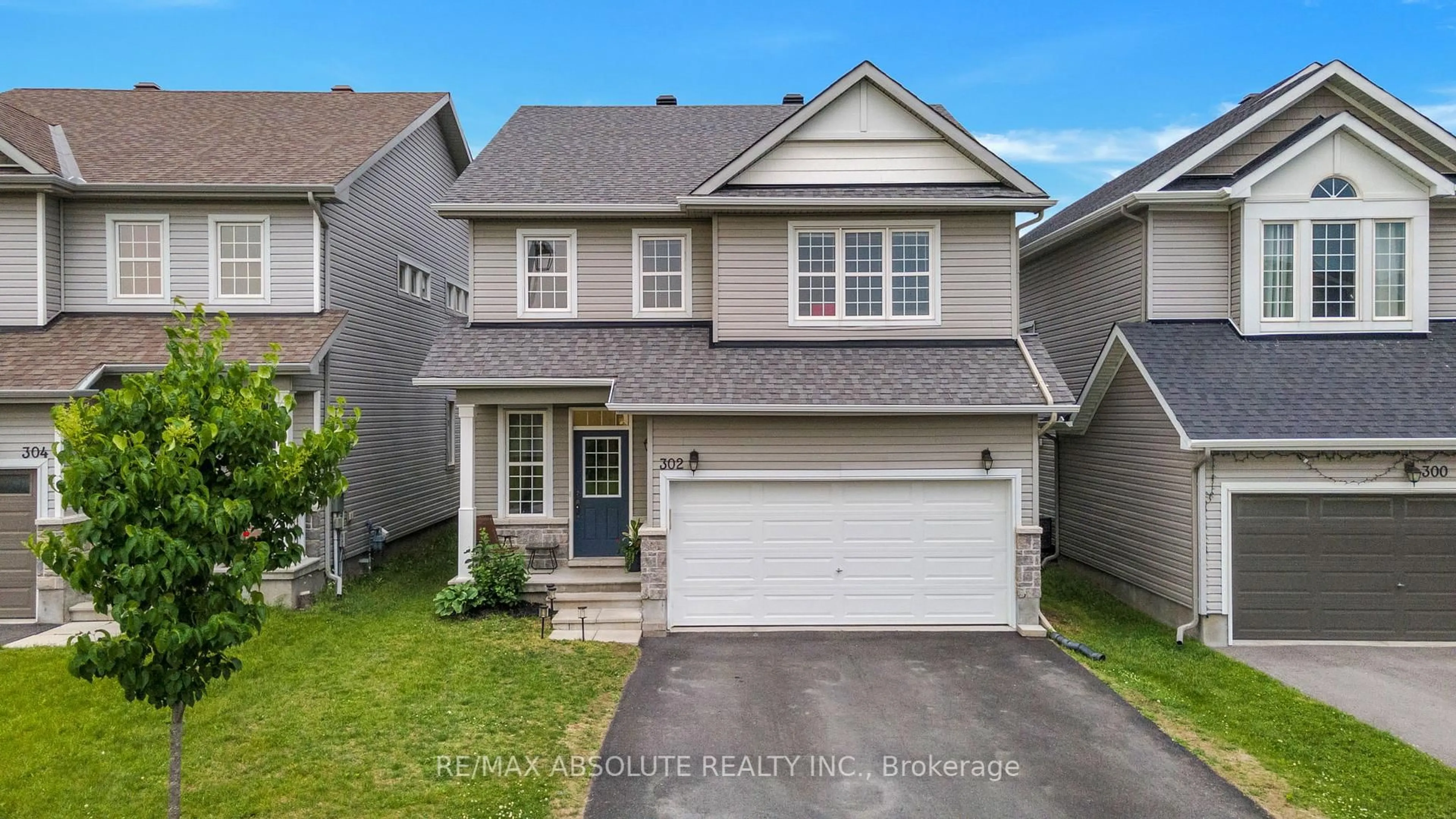 Home with vinyl exterior material, street for 302 Haliburton Hts, Ottawa Ontario K2S 1S3