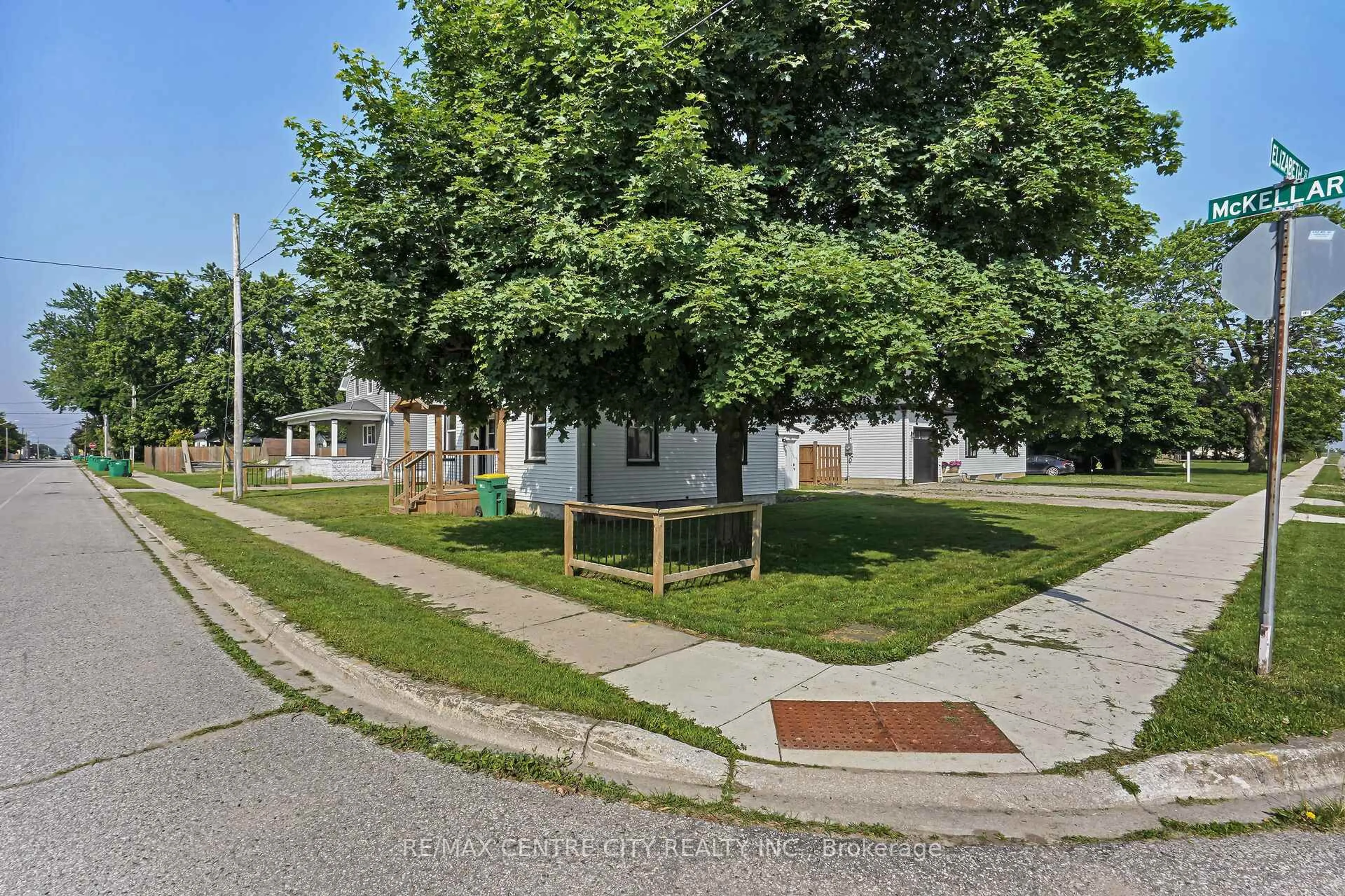 A pic from outside/outdoor area/front of a property/back of a property/a pic from drone, street for 196 Mckellar St, Southwest Middlesex Ontario N7G 2Y4