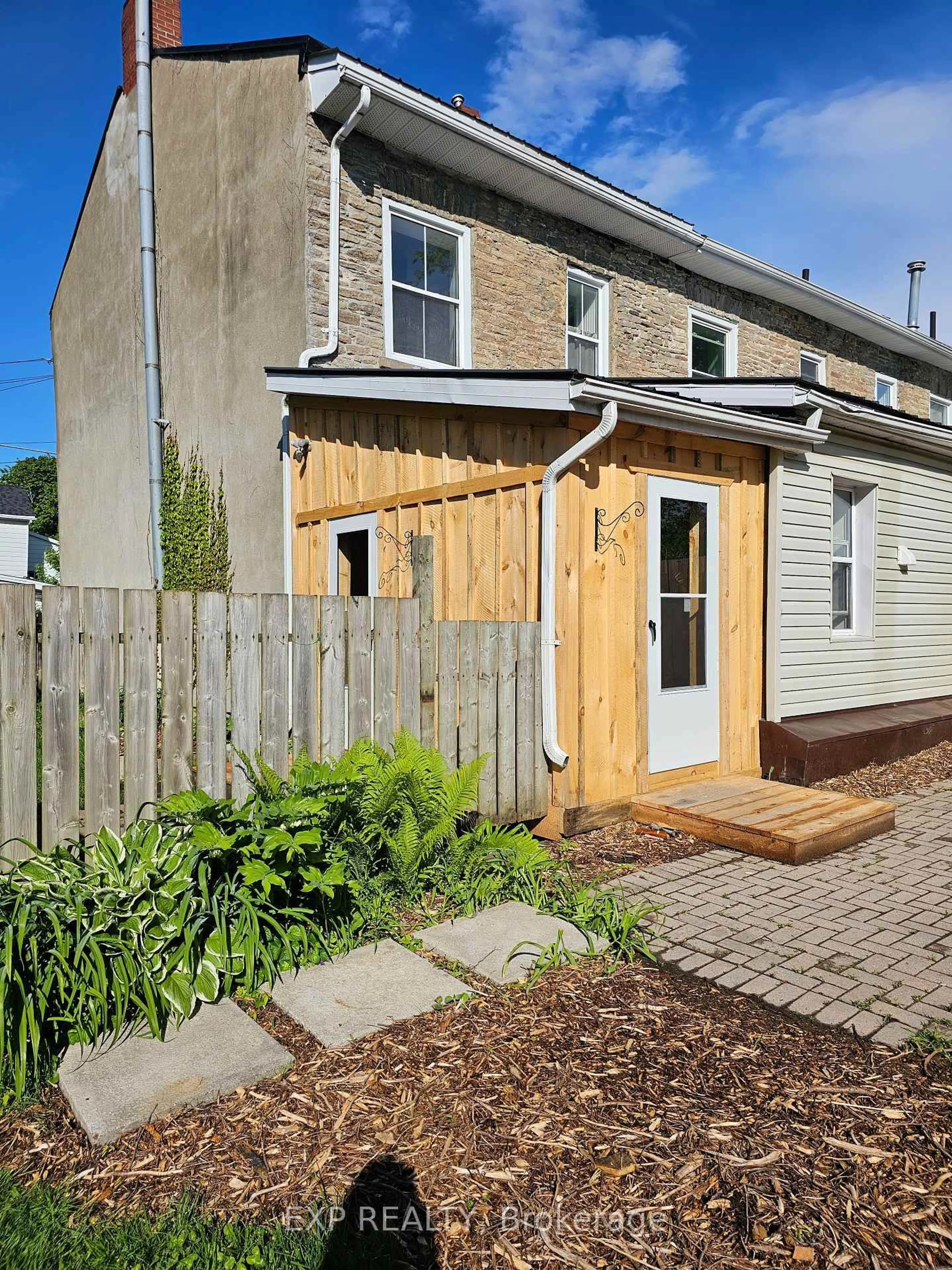Home with brick exterior material, street for 60 John St, Brockville Ontario K6V 5A7