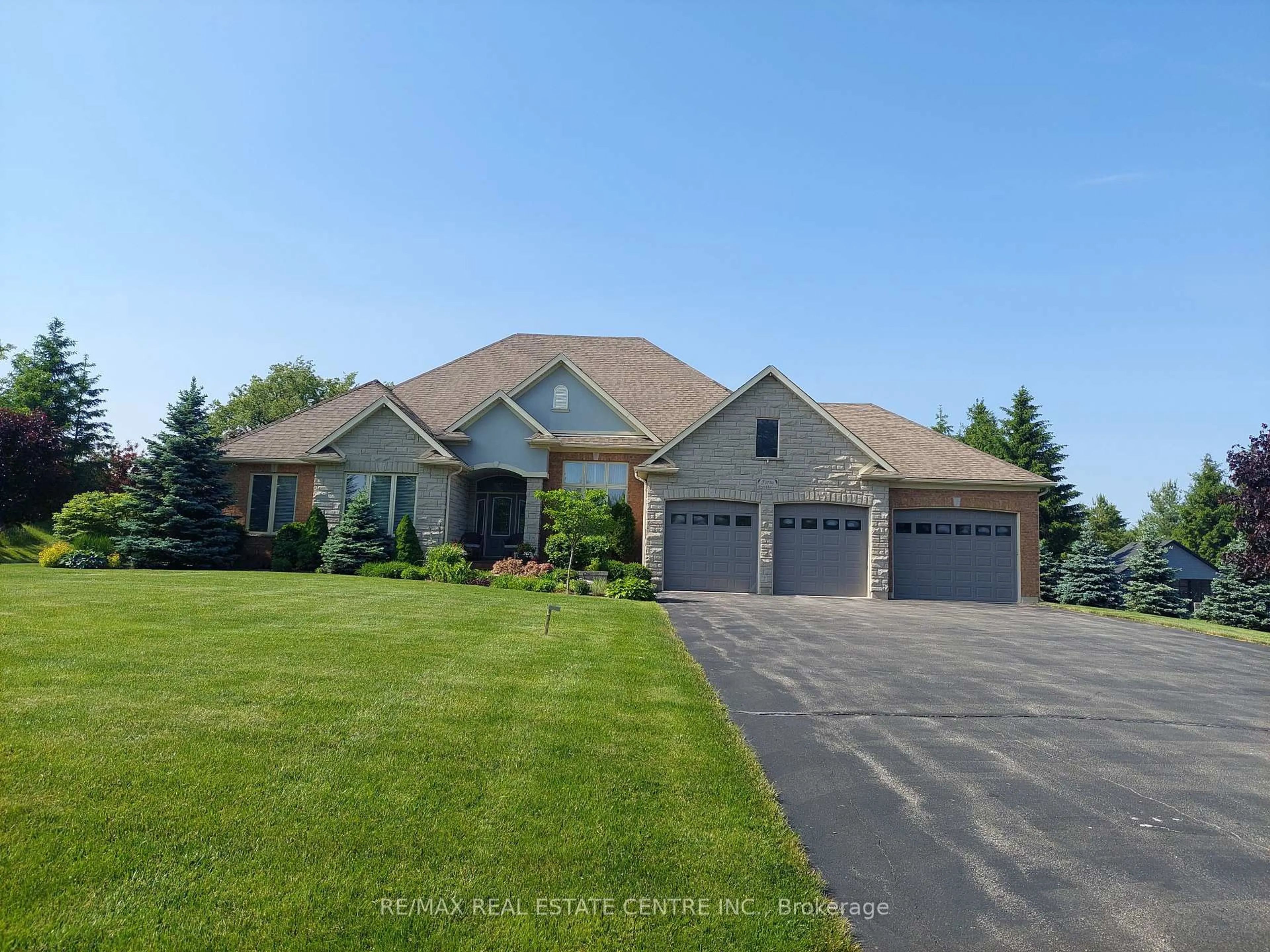 A pic from outside/outdoor area/front of a property/back of a property/a pic from drone, street for 40 Brookhaven Cres, East Garafraxa Ontario L9W 7M9