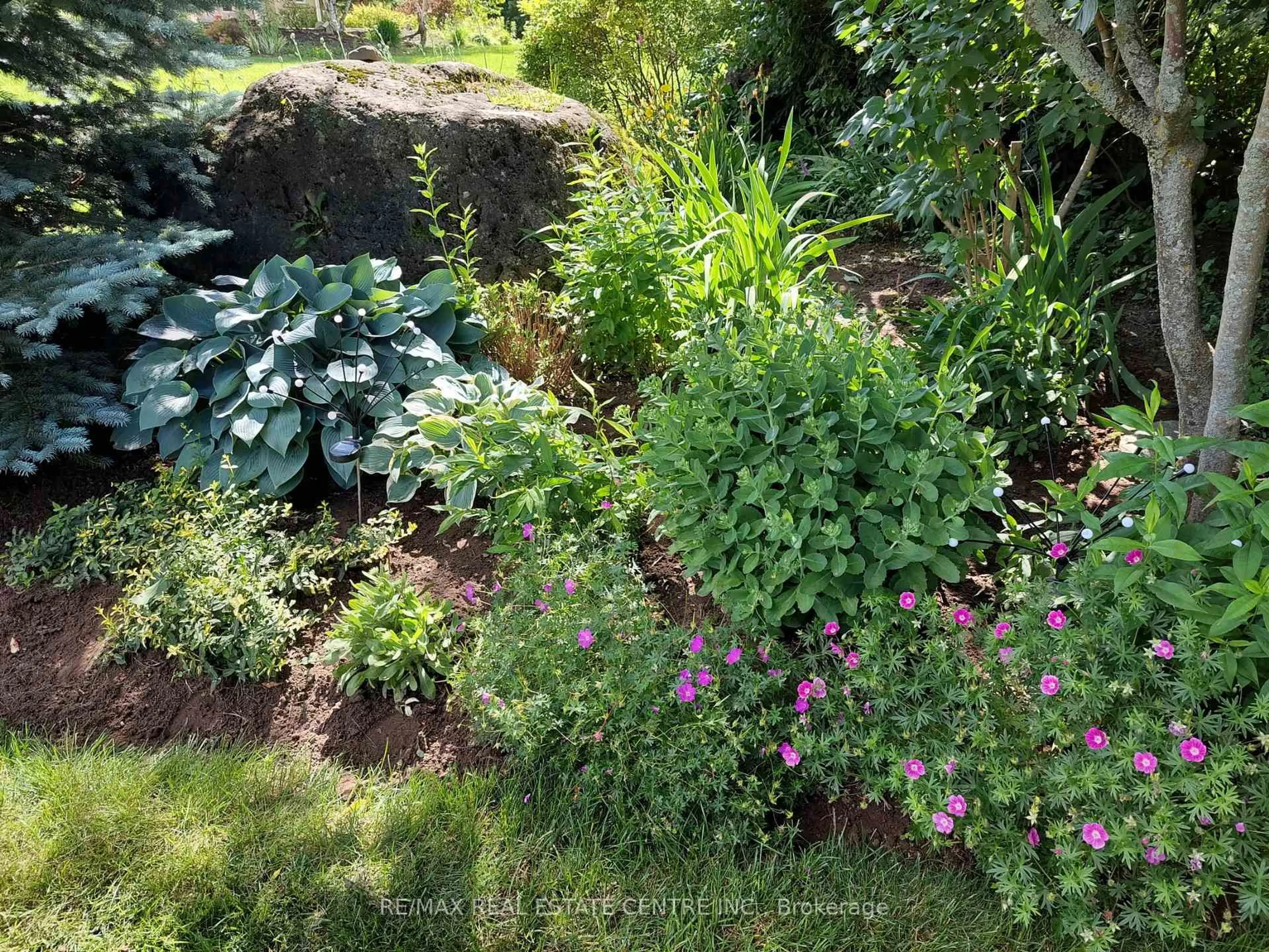 A pic from outside/outdoor area/front of a property/back of a property/a pic from drone, street for 40 Brookhaven Cres, East Garafraxa Ontario L9W 7M9