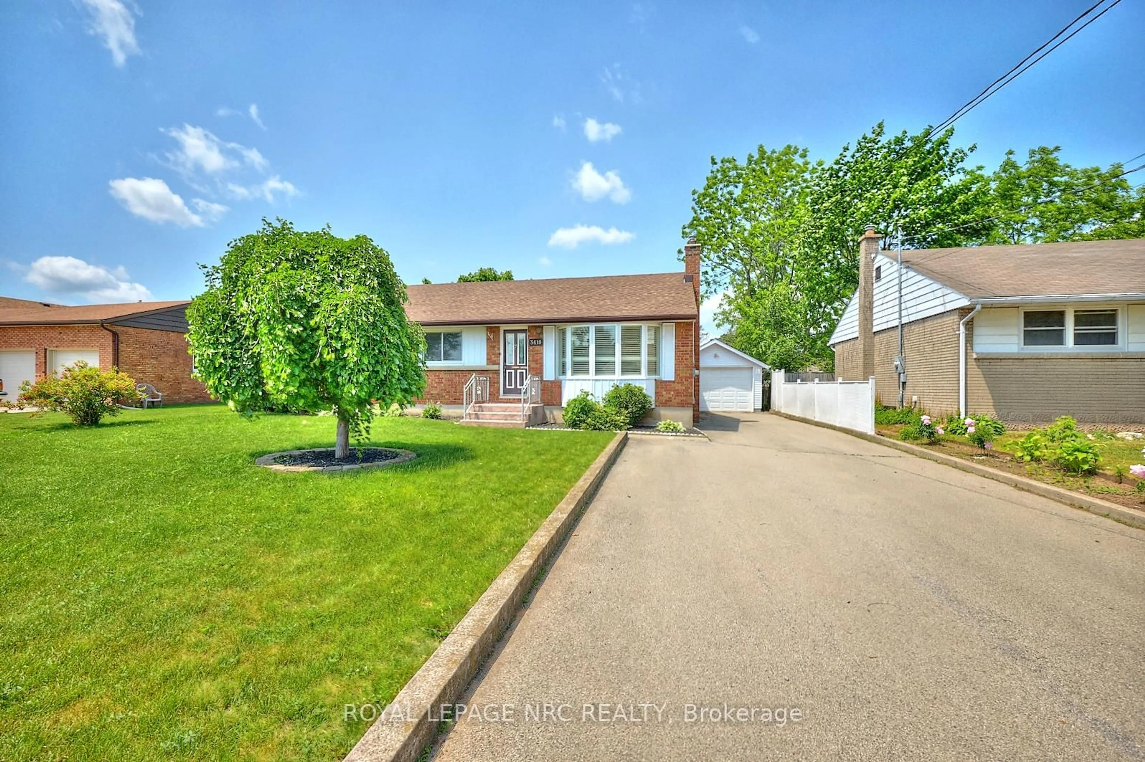Home with brick exterior material, street for 3419 Saint George Ave, Niagara Falls Ontario L2J 2P7