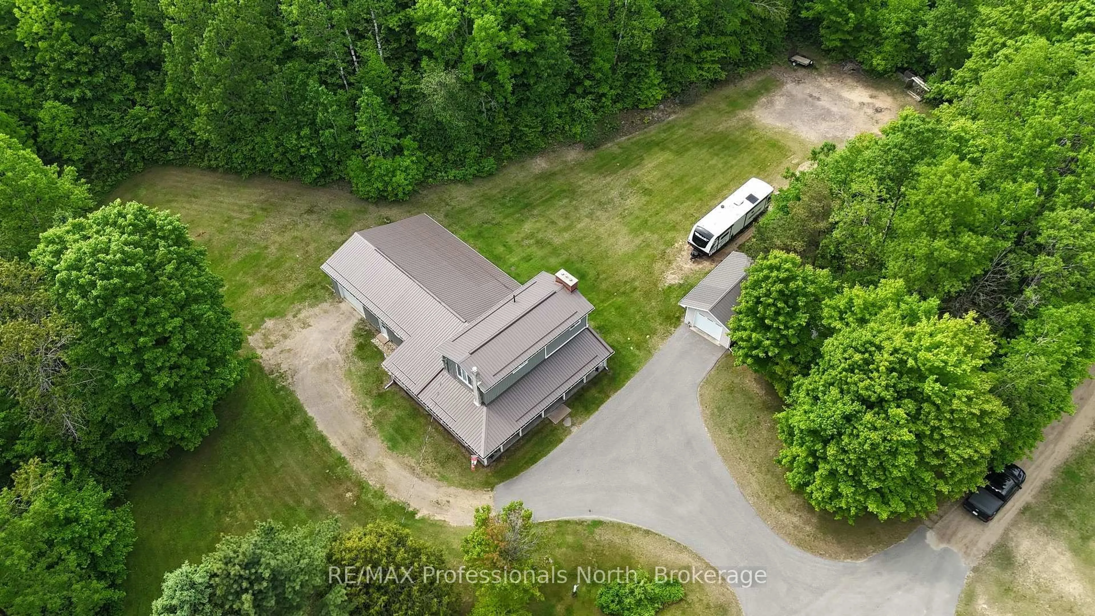 A pic from outside/outdoor area/front of a property/back of a property/a pic from drone, unknown for 1023 Chester Cres, Dysart et al Ontario K0L 1X0