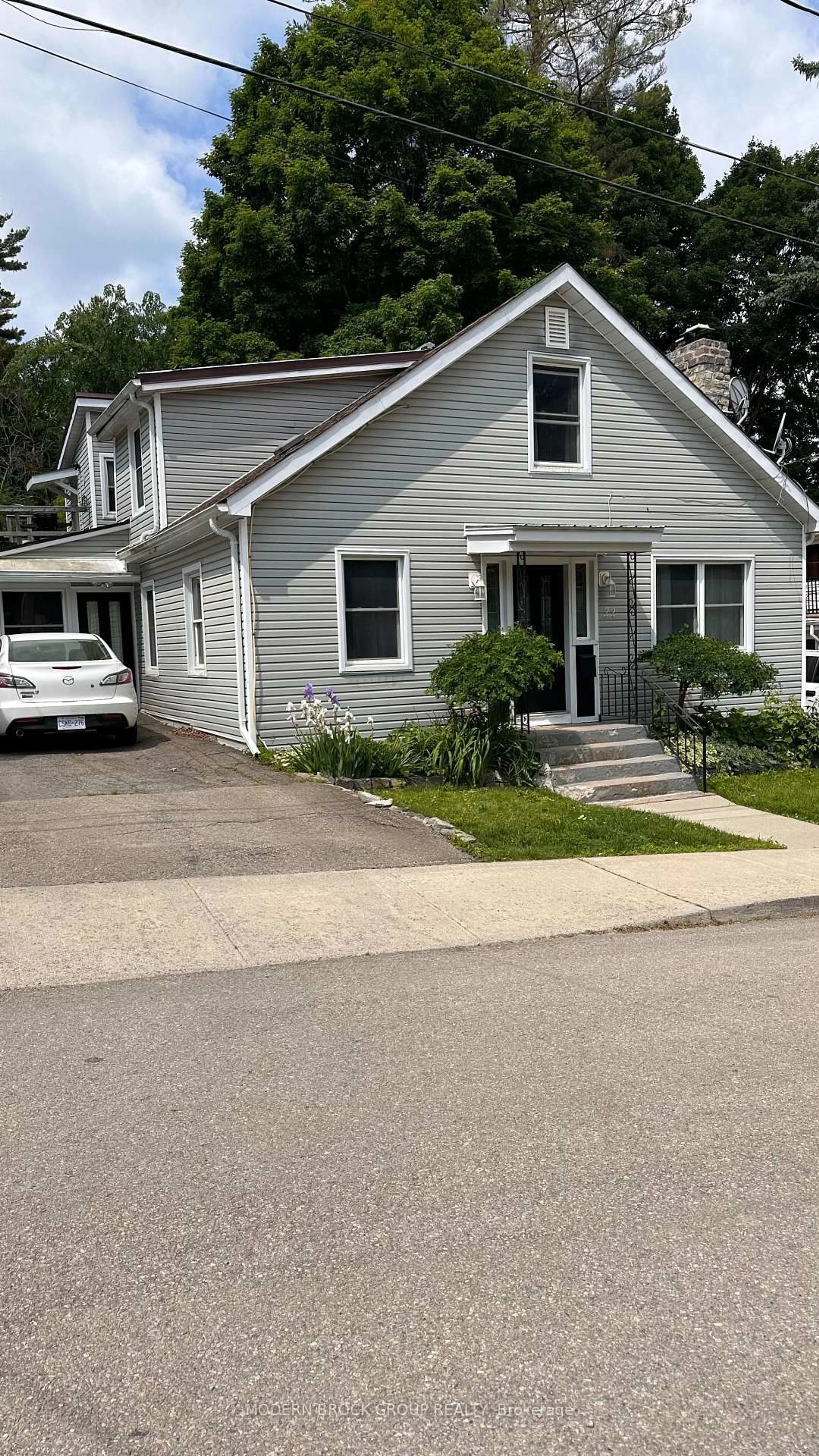 A pic from outside/outdoor area/front of a property/back of a property/a pic from drone, street for 22 Mccready St, Brockville Ontario K6V 5N3