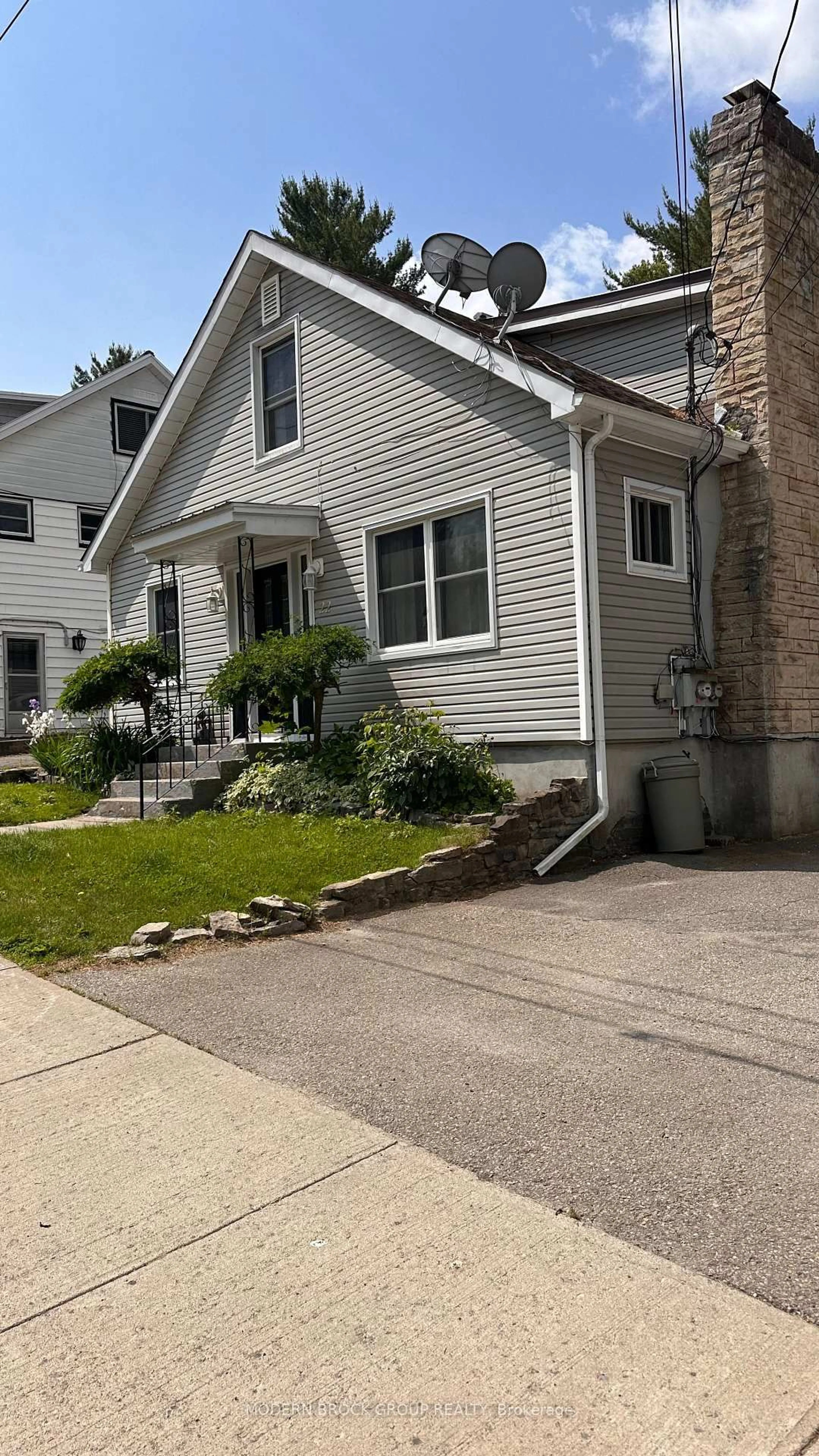 Unknown for 22 Mccready St, Brockville Ontario K6V 5N3