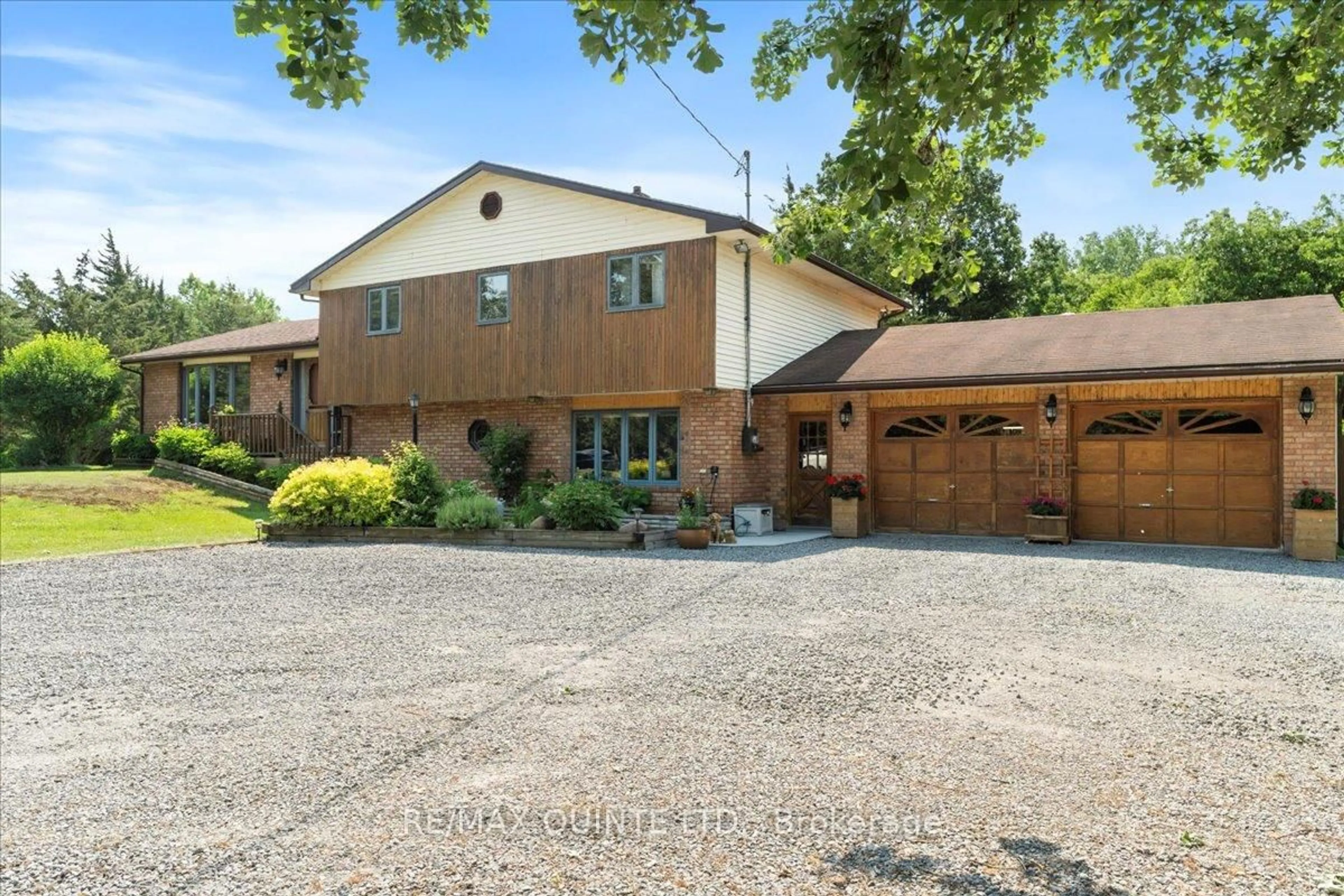 A pic from outside/outdoor area/front of a property/back of a property/a pic from drone, street for 338 Sunrise Dr, Prince Edward County Ontario K8N 4Z7