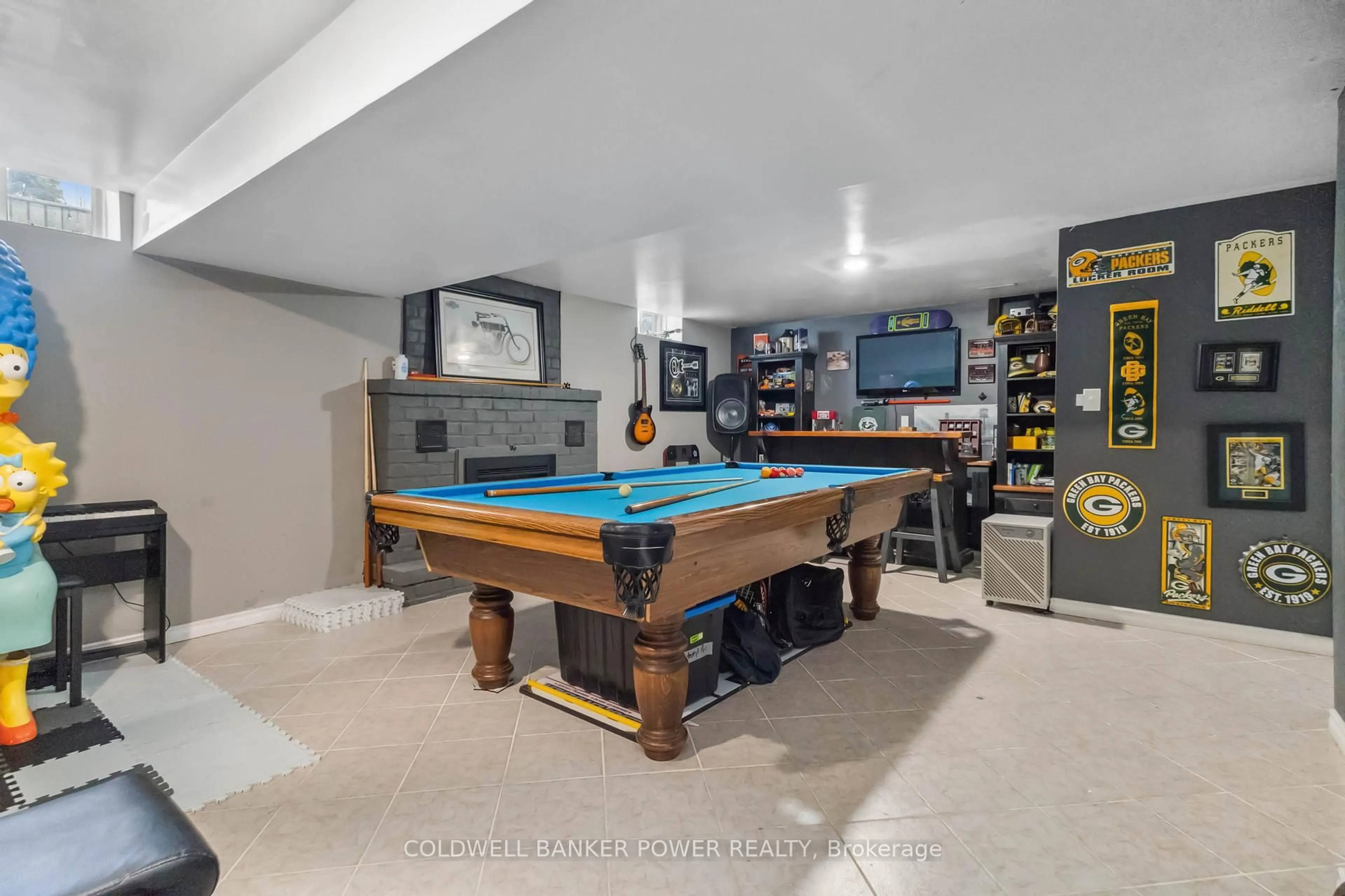 Indoor garage for 48 Bow St, London East Ontario N5V 4V3