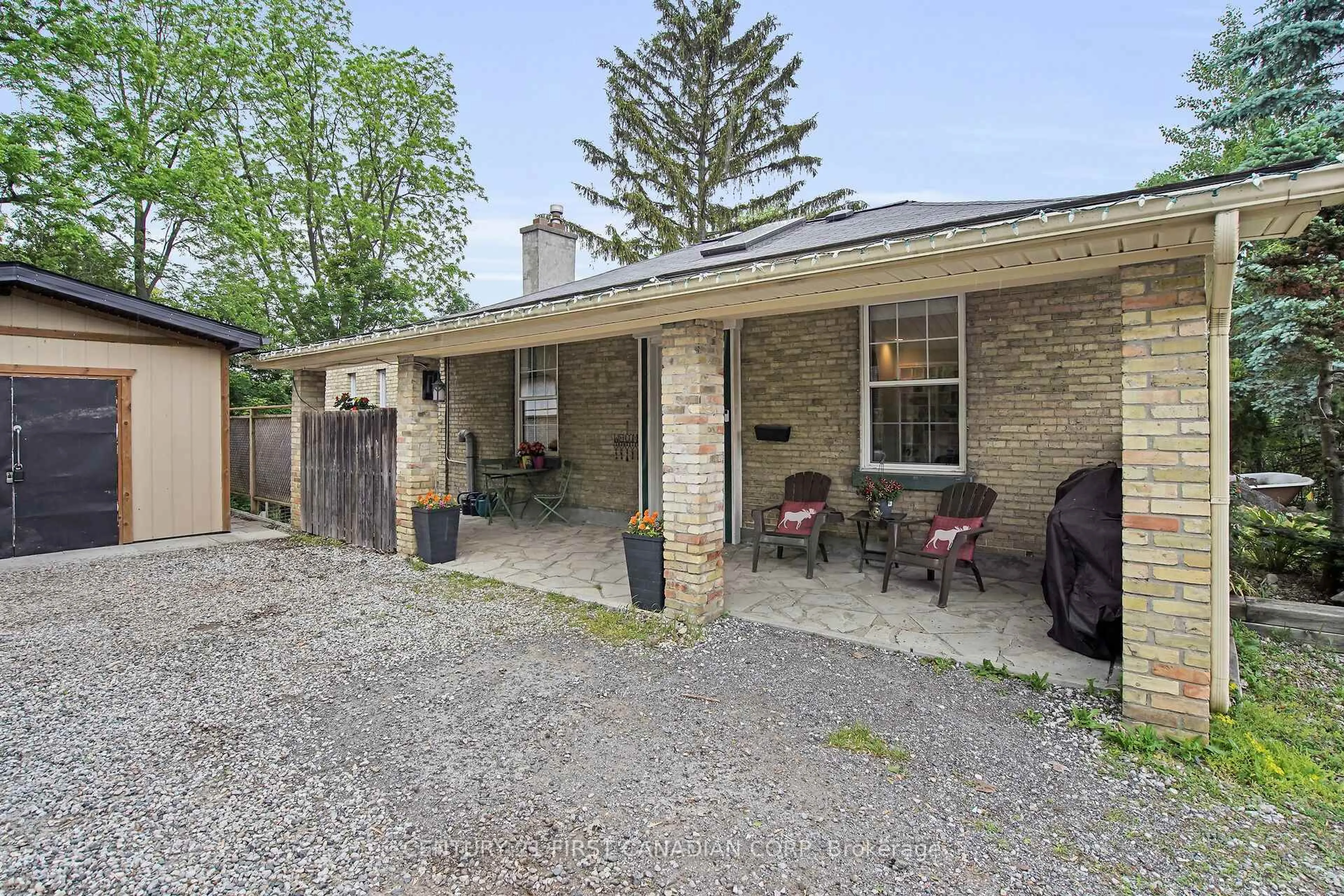 Patio, street for 425 OLD WONDERLAND Rd, London South Ontario N6K 3R1