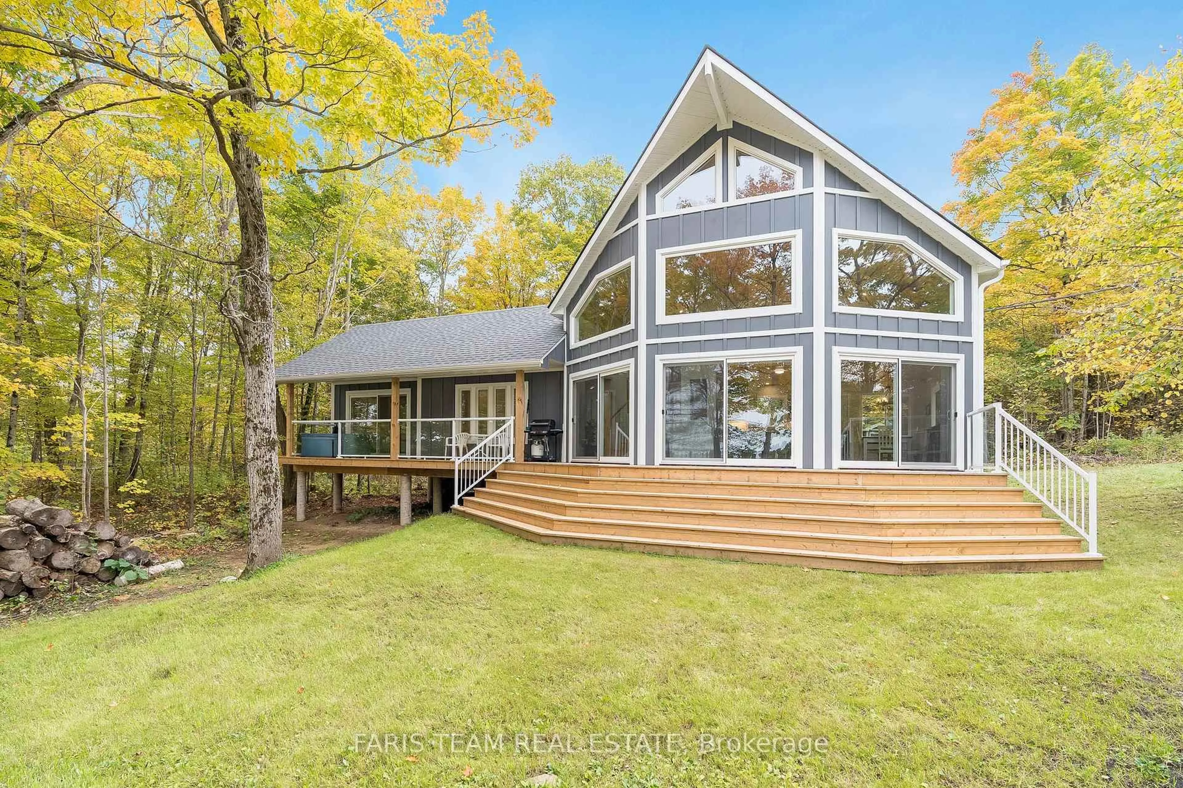 Home with vinyl exterior material, water/lake/river/ocean view for 9316 Georgian Bay Shore, Georgian Bay Ontario P0E 1E0