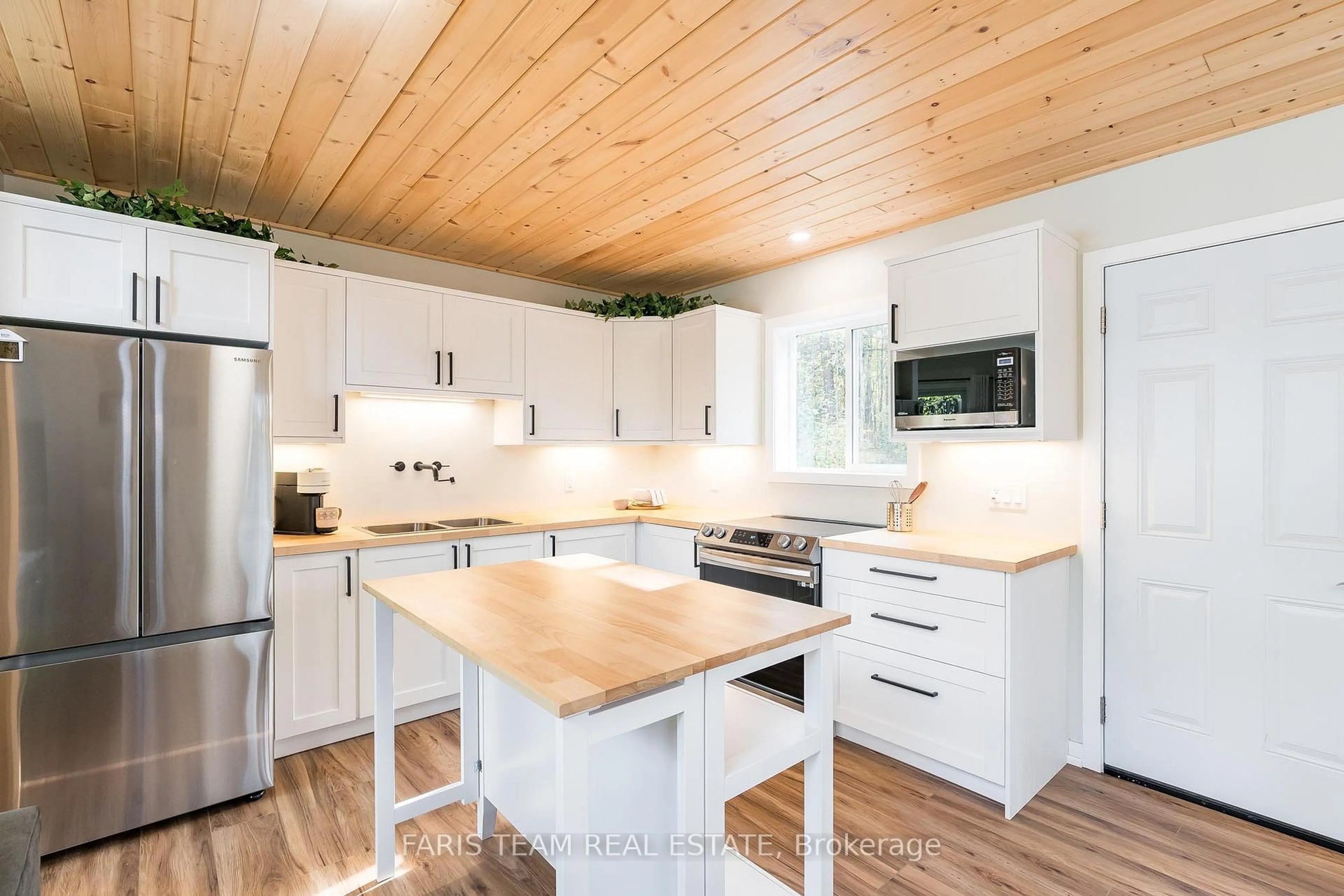 Open concept kitchen, wood/laminate floor for 9316 Georgian Bay Shore, Georgian Bay Ontario P0E 1E0