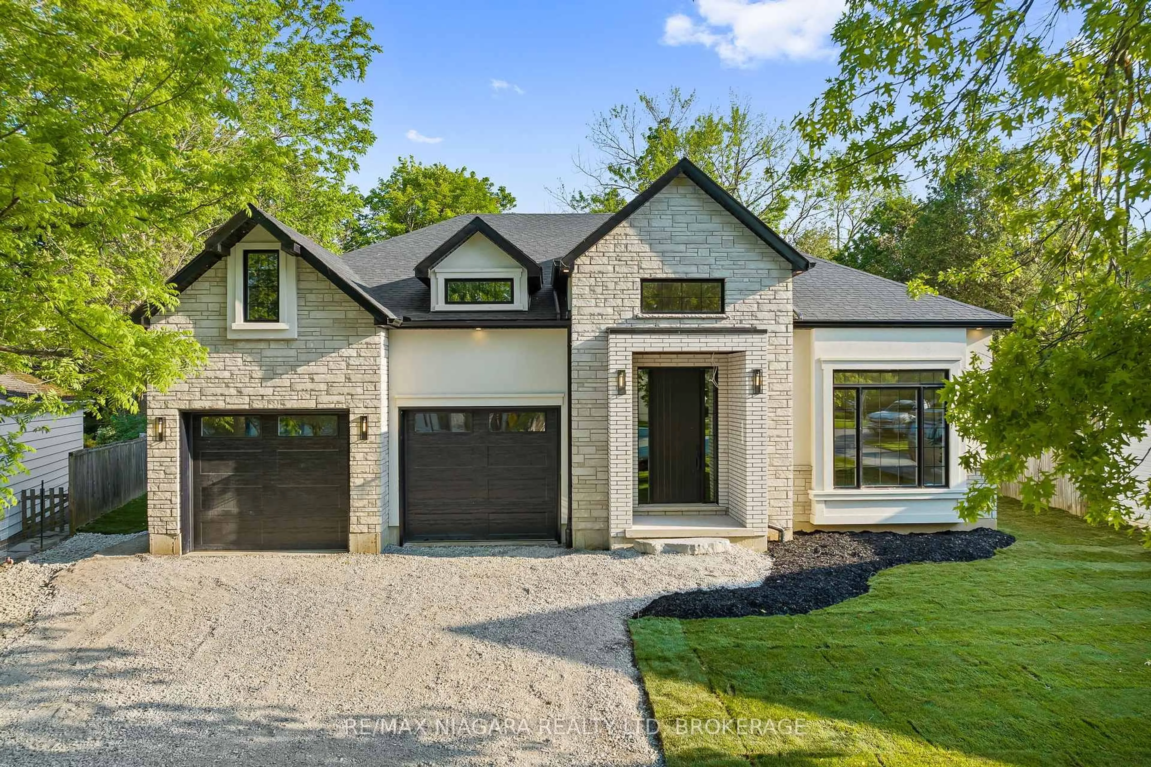 Home with brick exterior material, street for 7 Circle St, Niagara-on-the-Lake Ontario L0S 1J0