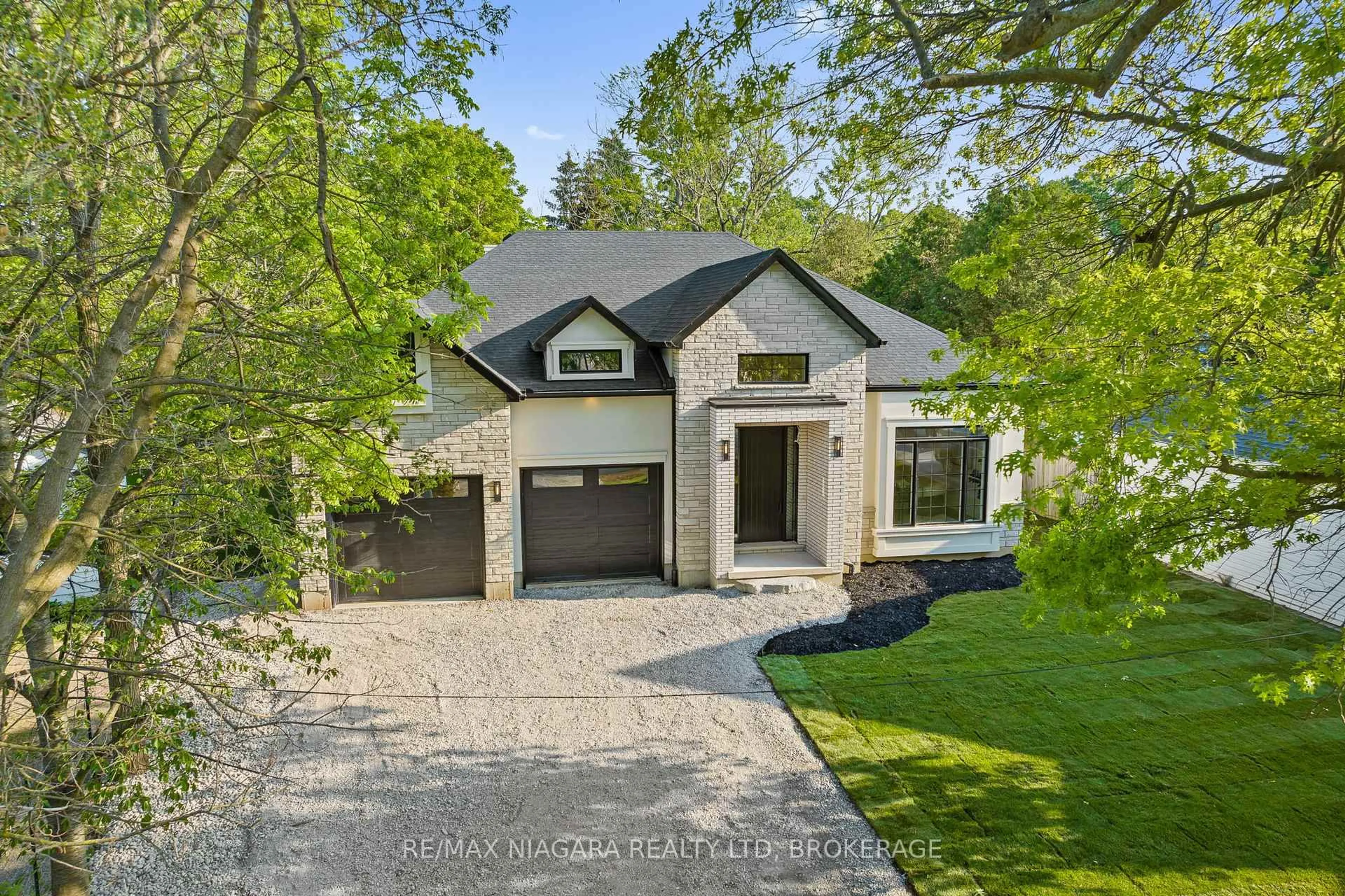 Home with brick exterior material, street for 7 Circle St, Niagara-on-the-Lake Ontario L0S 1J0