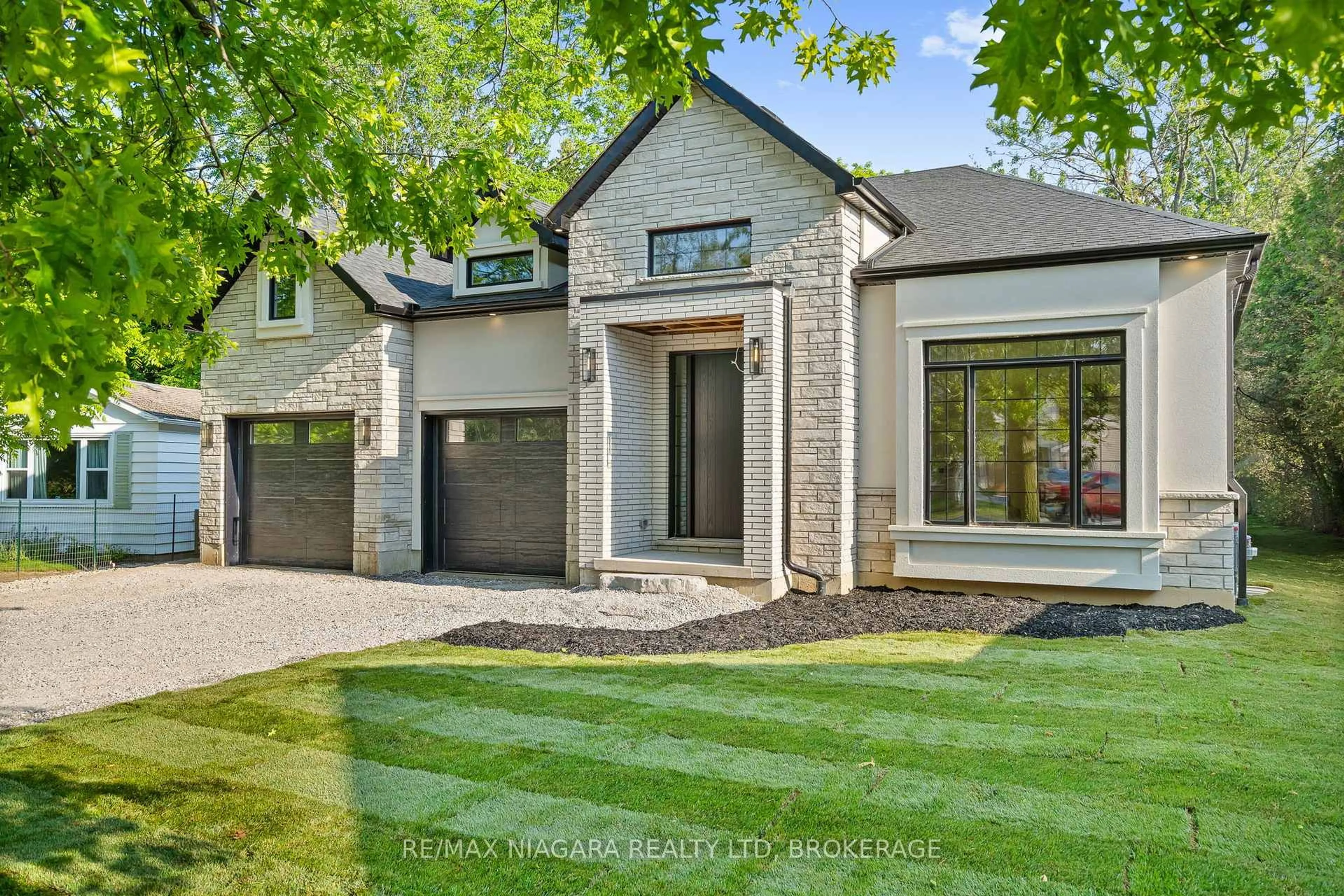Home with brick exterior material, street for 7 Circle St, Niagara-on-the-Lake Ontario L0S 1J0