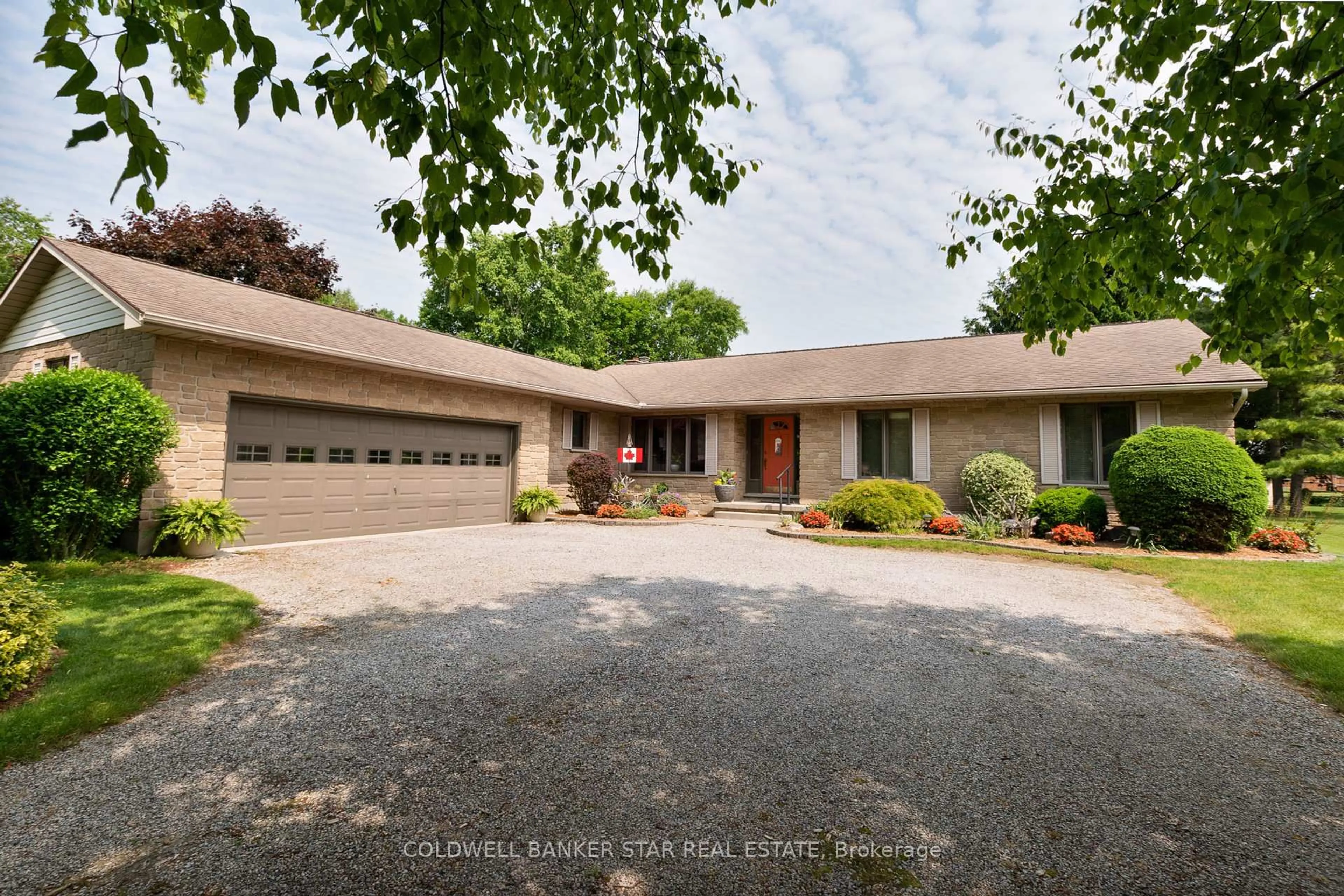 A pic from outside/outdoor area/front of a property/back of a property/a pic from drone, street for 49290 Nova Scotia Line, Malahide Ontario N5H 2R2