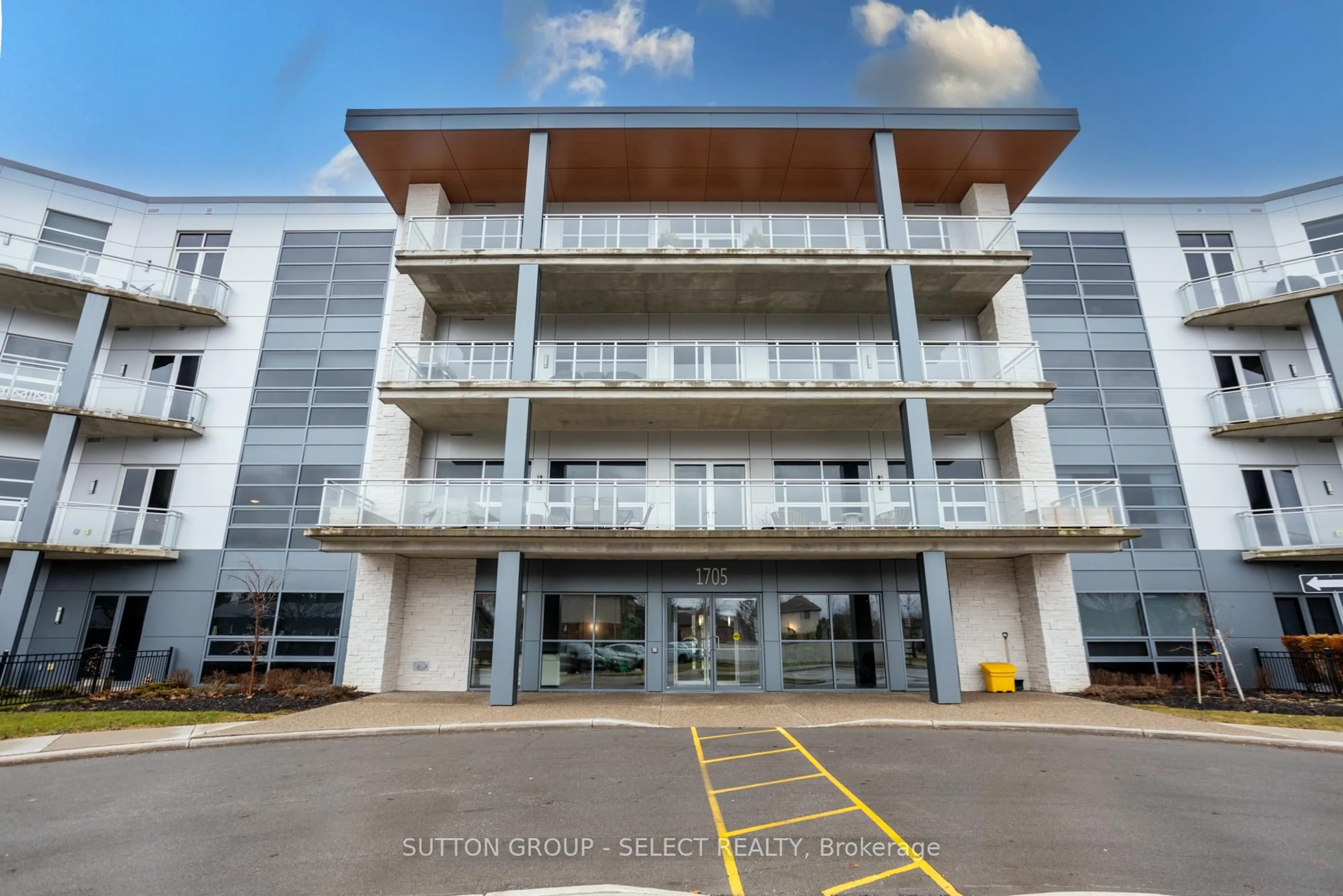 Indoor foyer for 1705 FIDDLEHEAD Pl #100, London North Ontario N6G 5M9