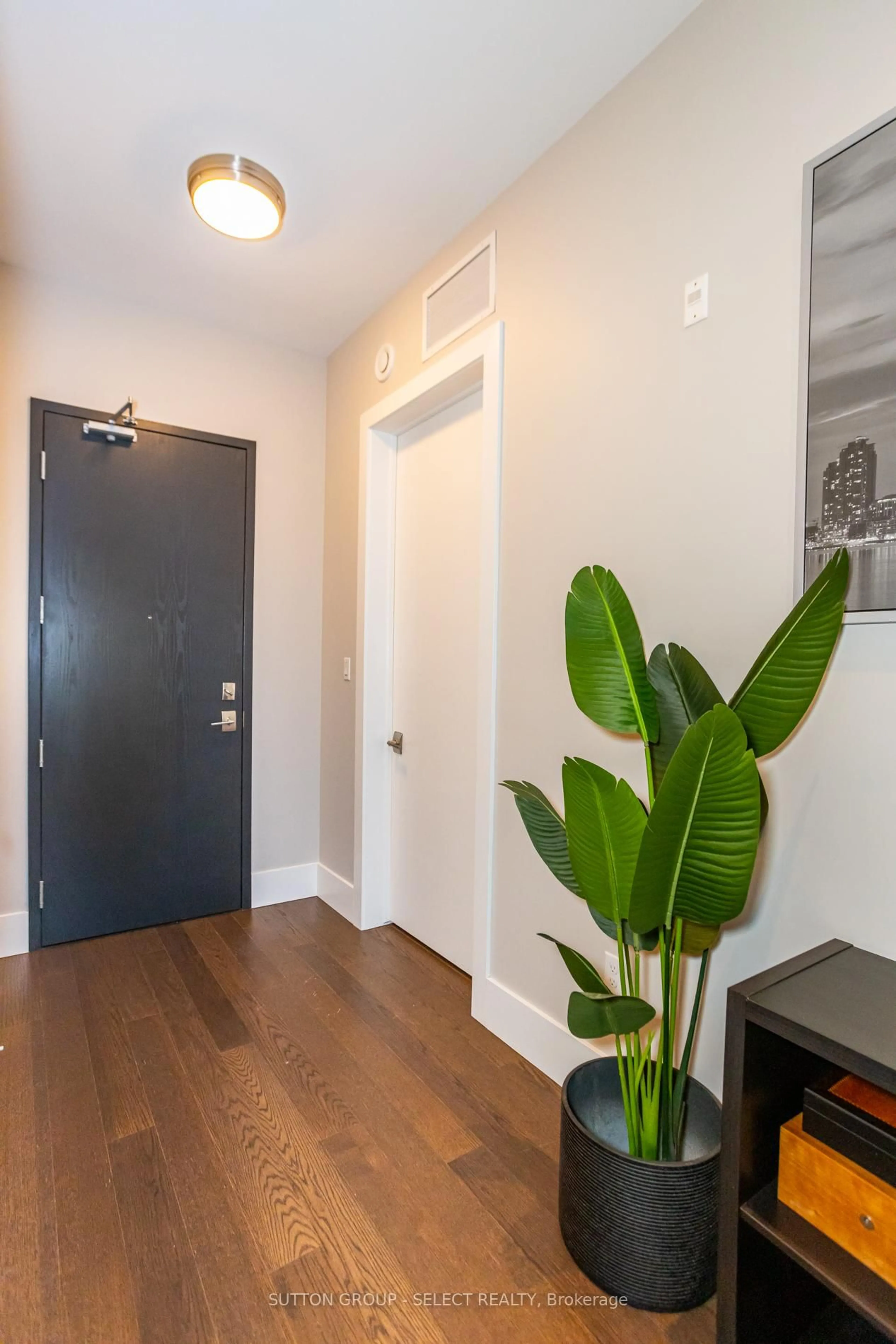 Indoor entryway for 1705 FIDDLEHEAD Pl #100, London North Ontario N6G 5M9
