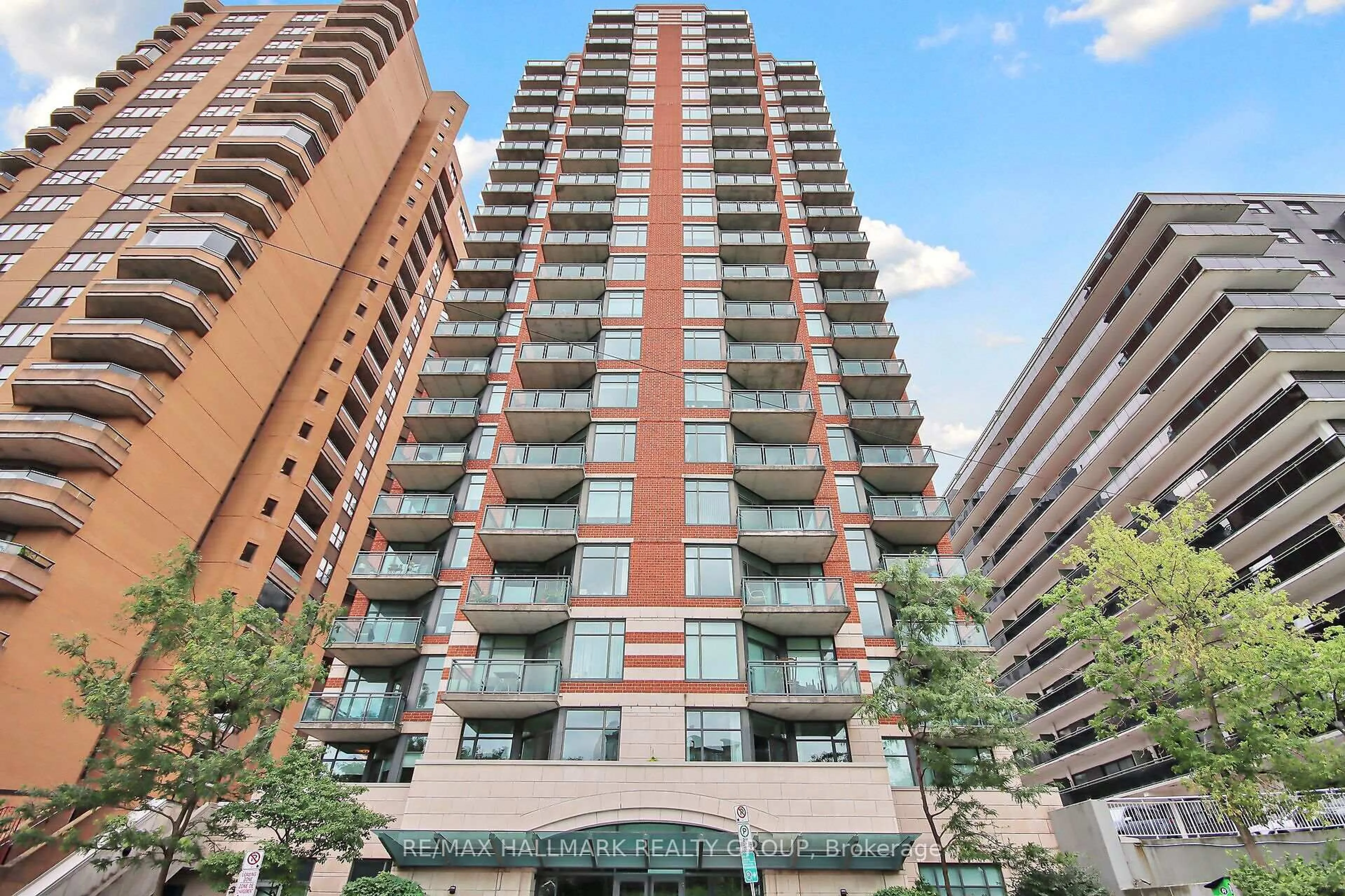 Patio, unknown for 570 Laurier Ave #1706, Ottawa Ontario K1R 1C8