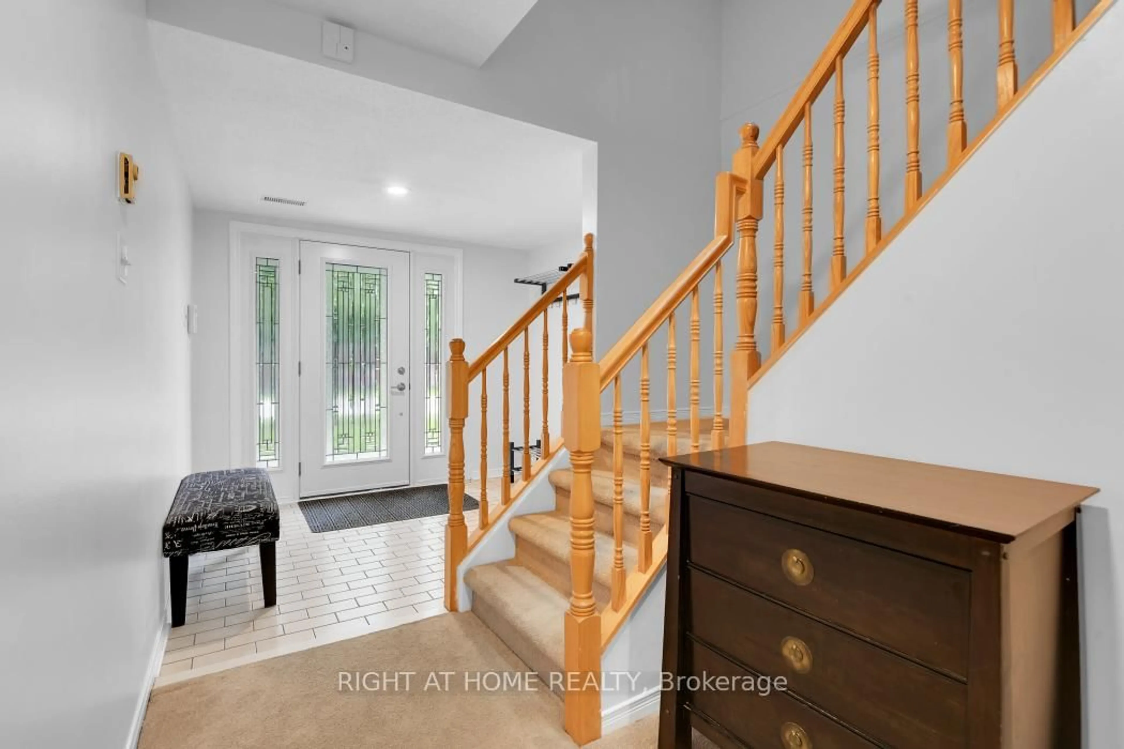 Indoor entryway for 22 Wrenwood Cres, Ottawa Ontario K2G 5V5