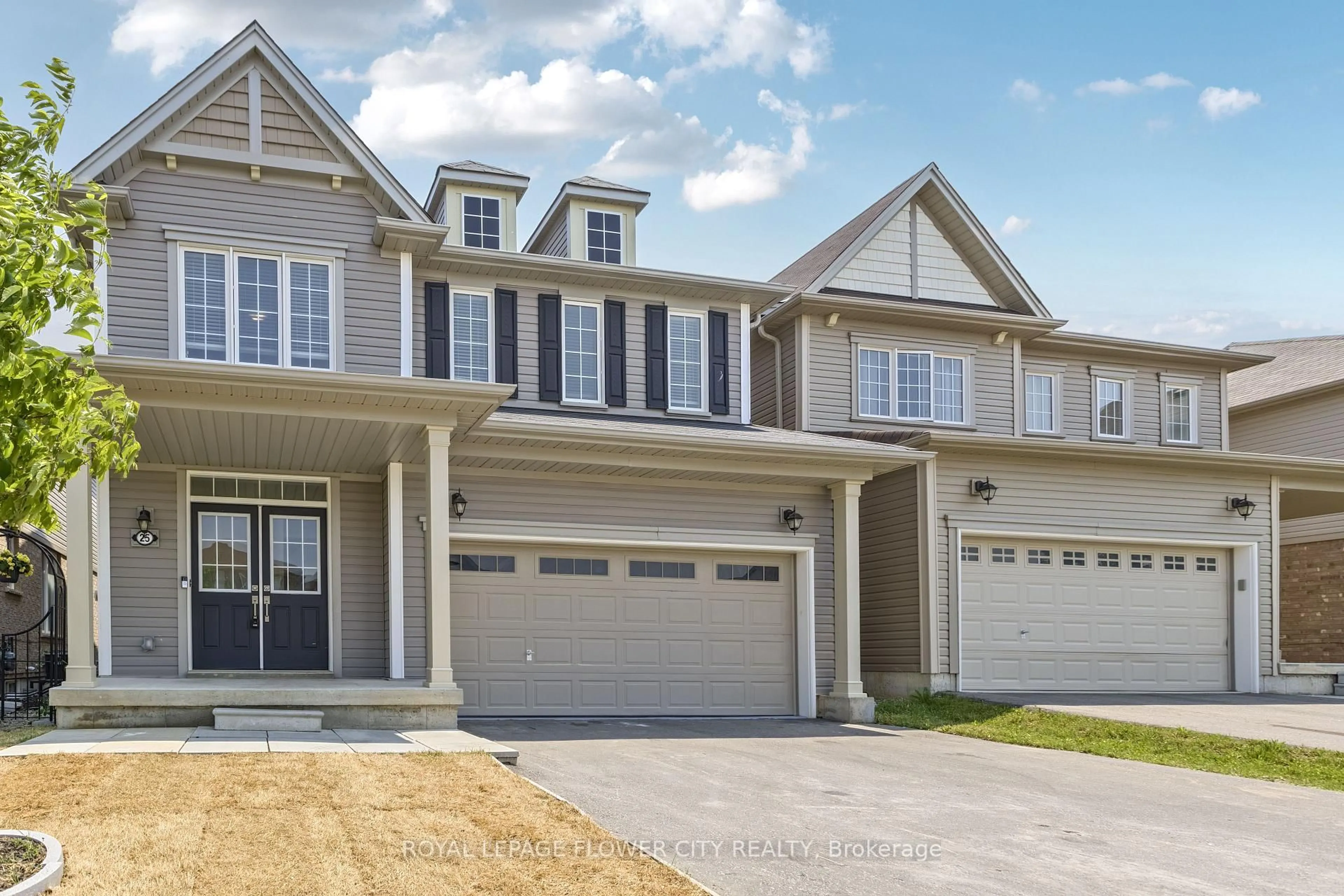 Home with vinyl exterior material, street for 25 Munro Circ, Brant Ontario N3T 0R1
