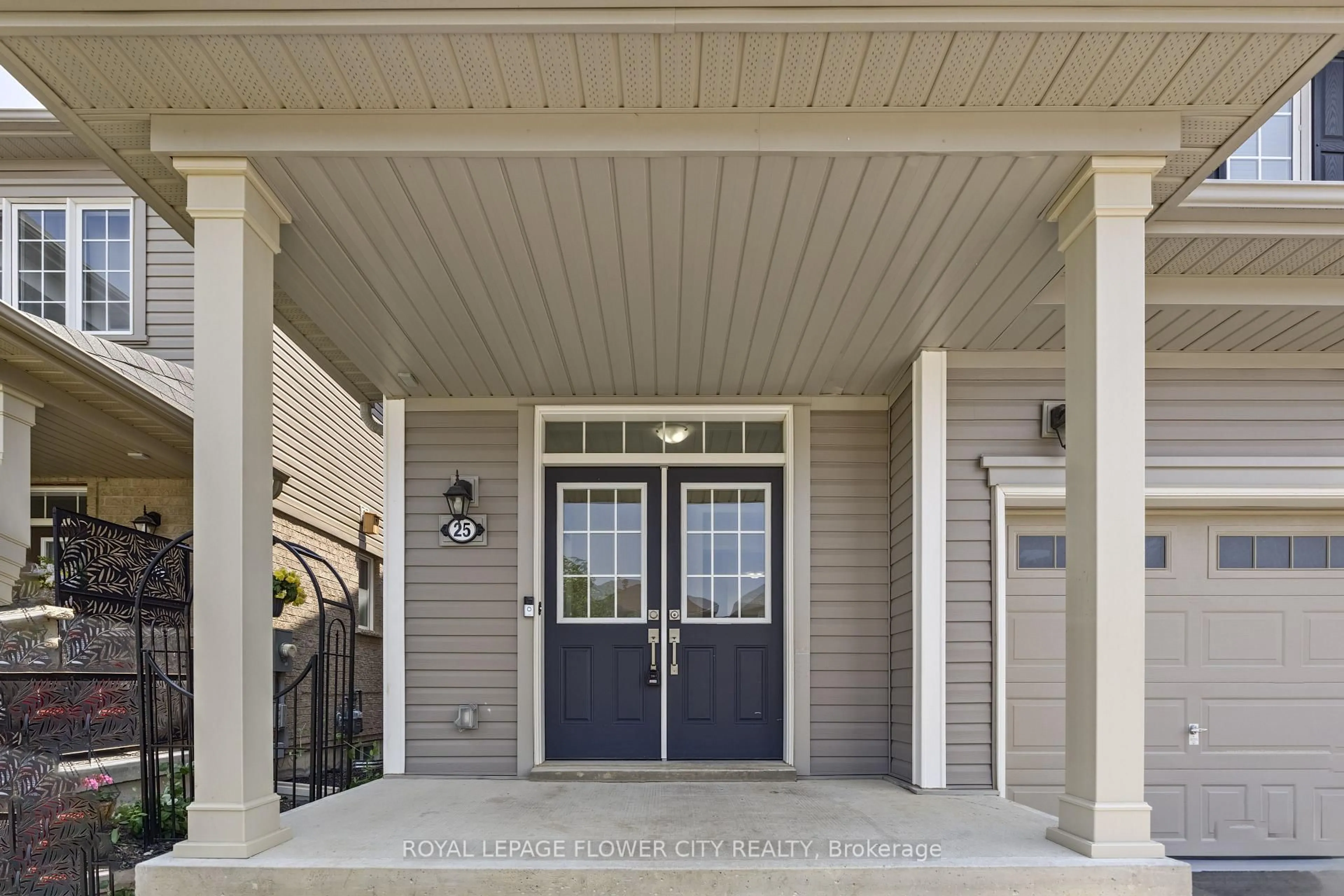 Indoor entryway for 25 Munro Circ, Brant Ontario N3T 0R1