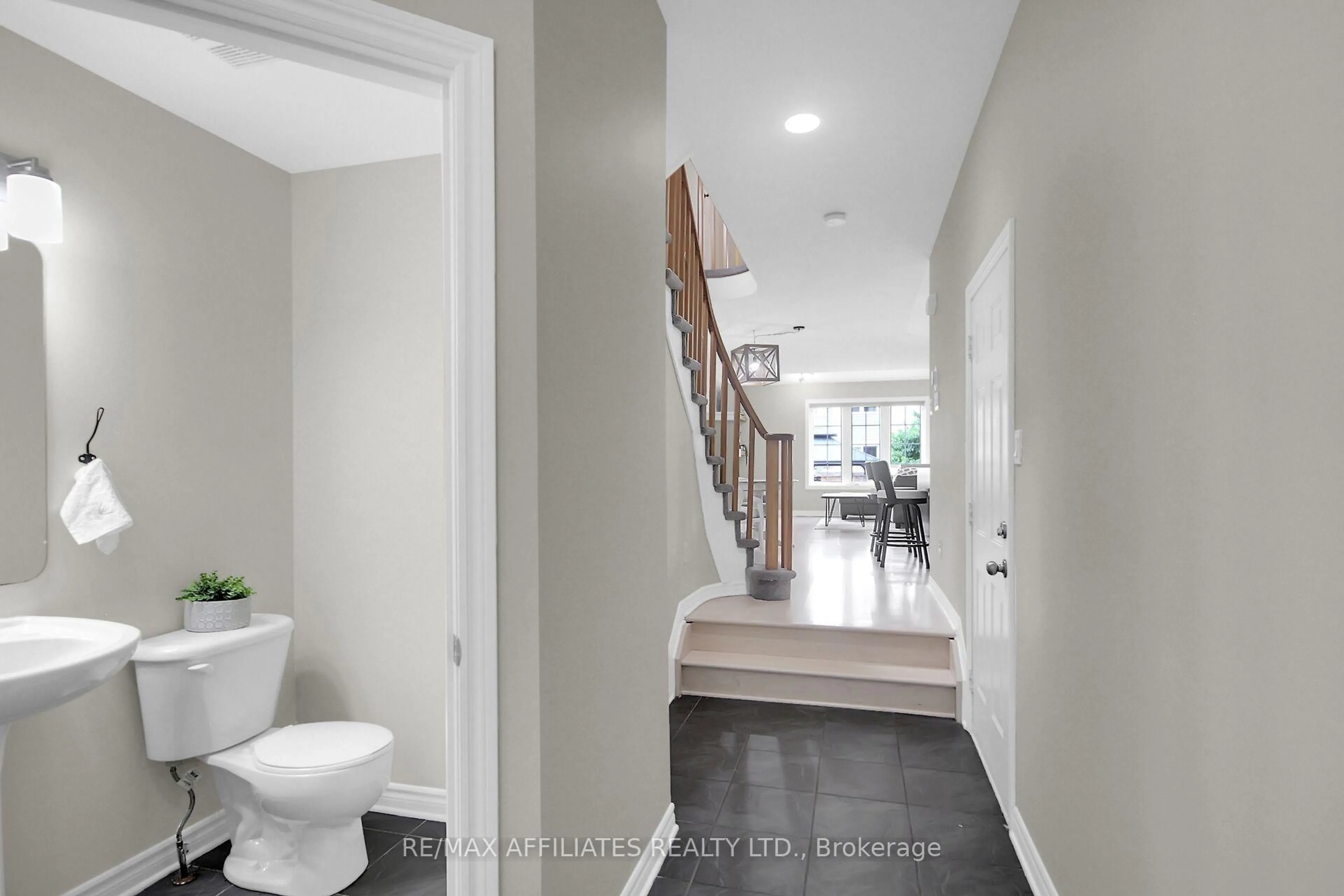 Indoor entryway for 218 BOOKTON Pl, Ottawa Ontario K1V 1L9