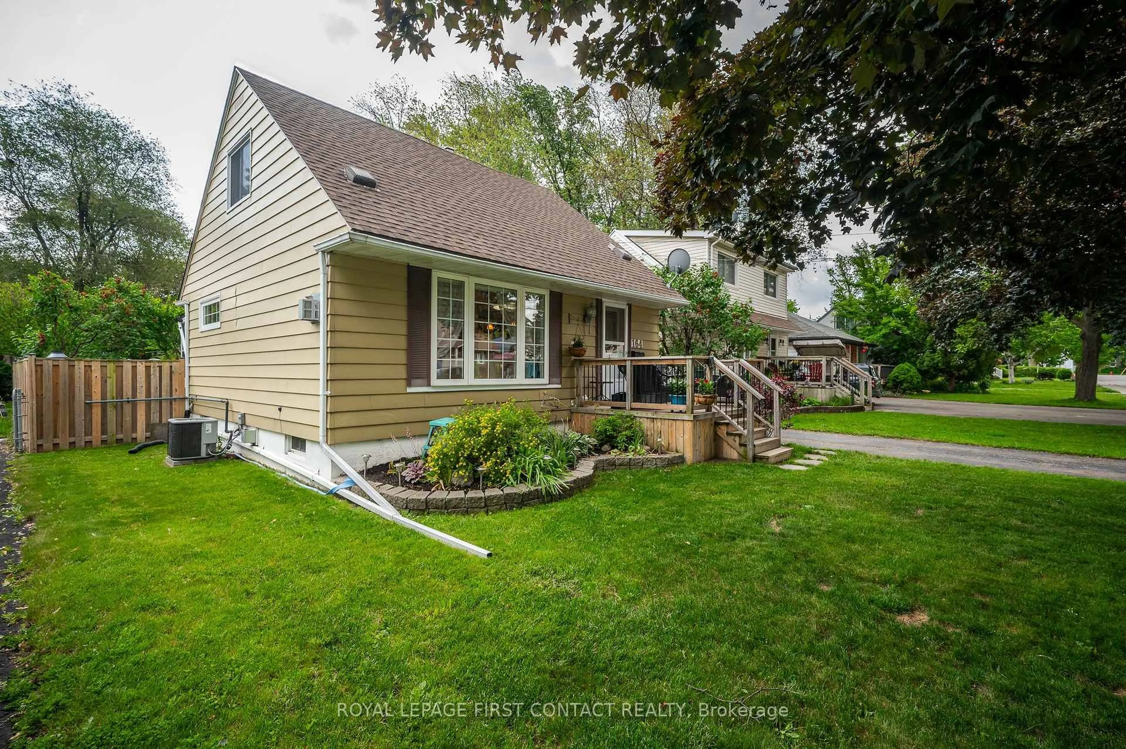 Home with vinyl exterior material, street for 164 Adair Ave, Hamilton Ontario L8H 6A9