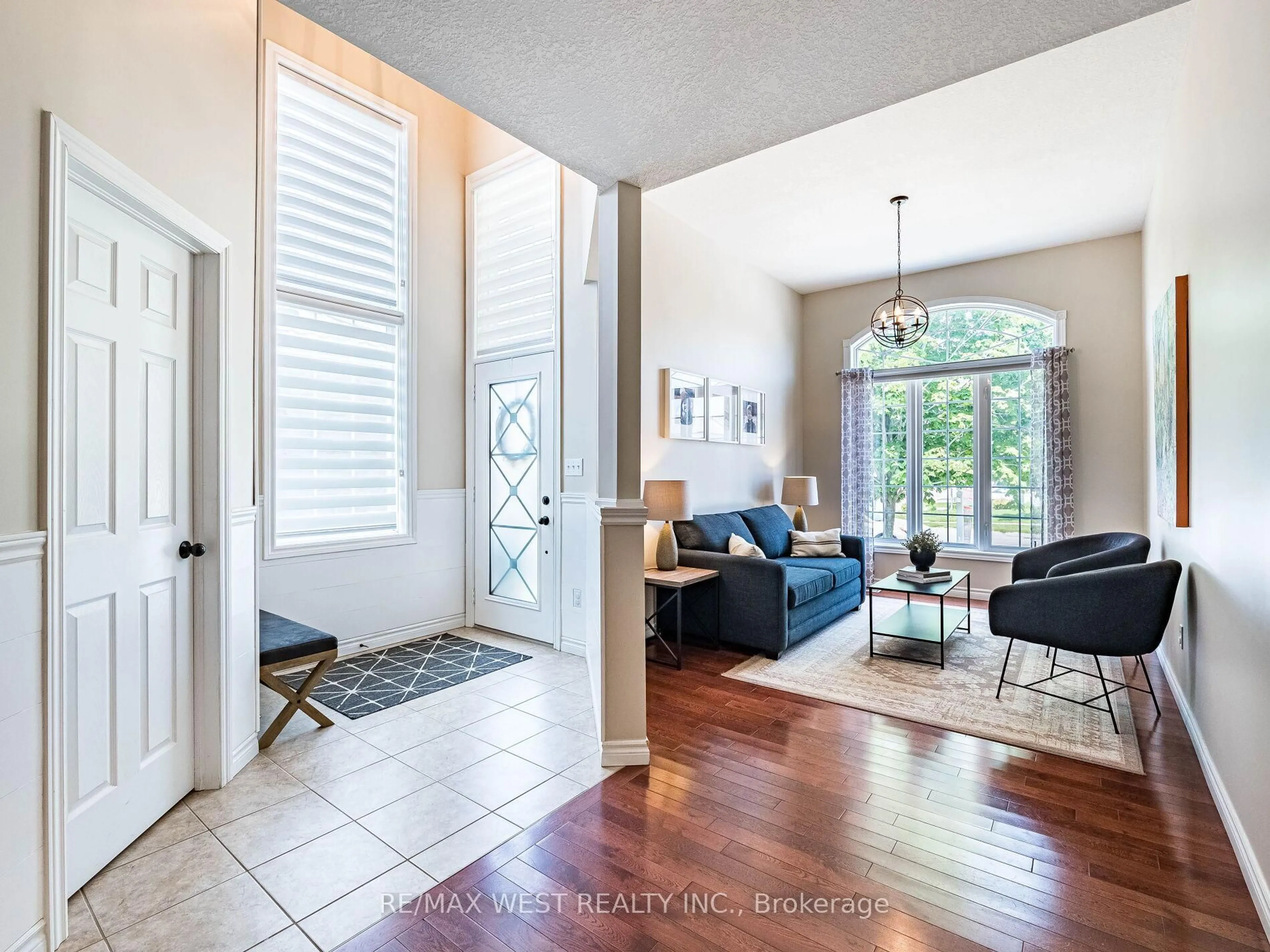 Indoor entryway for 19 Bowen Dr, Guelph Ontario N1E 0C9