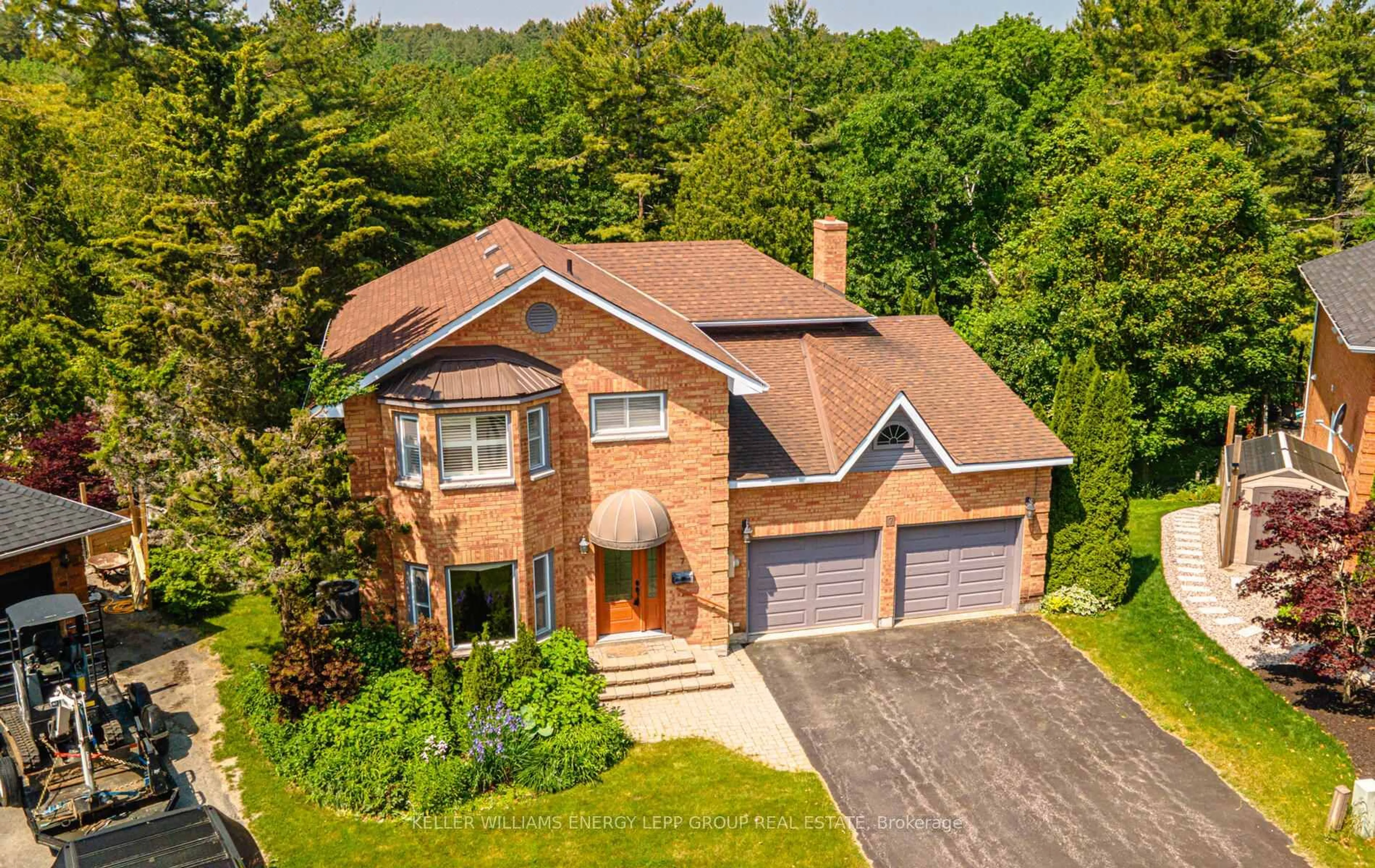 A pic from outside/outdoor area/front of a property/back of a property/a pic from drone, street for 7 Herbert Pl, Port Hope Ontario L1A 4G7