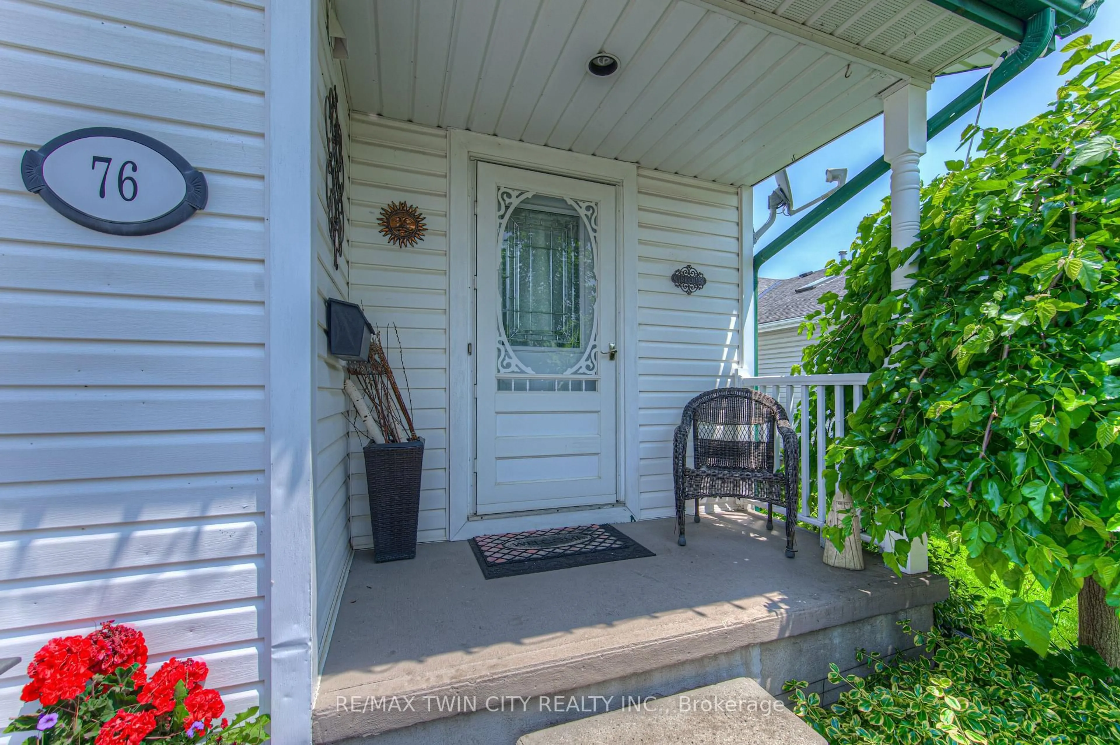Indoor entryway for 76 Hostetler Rd, Wilmot Ontario N3A 2E2