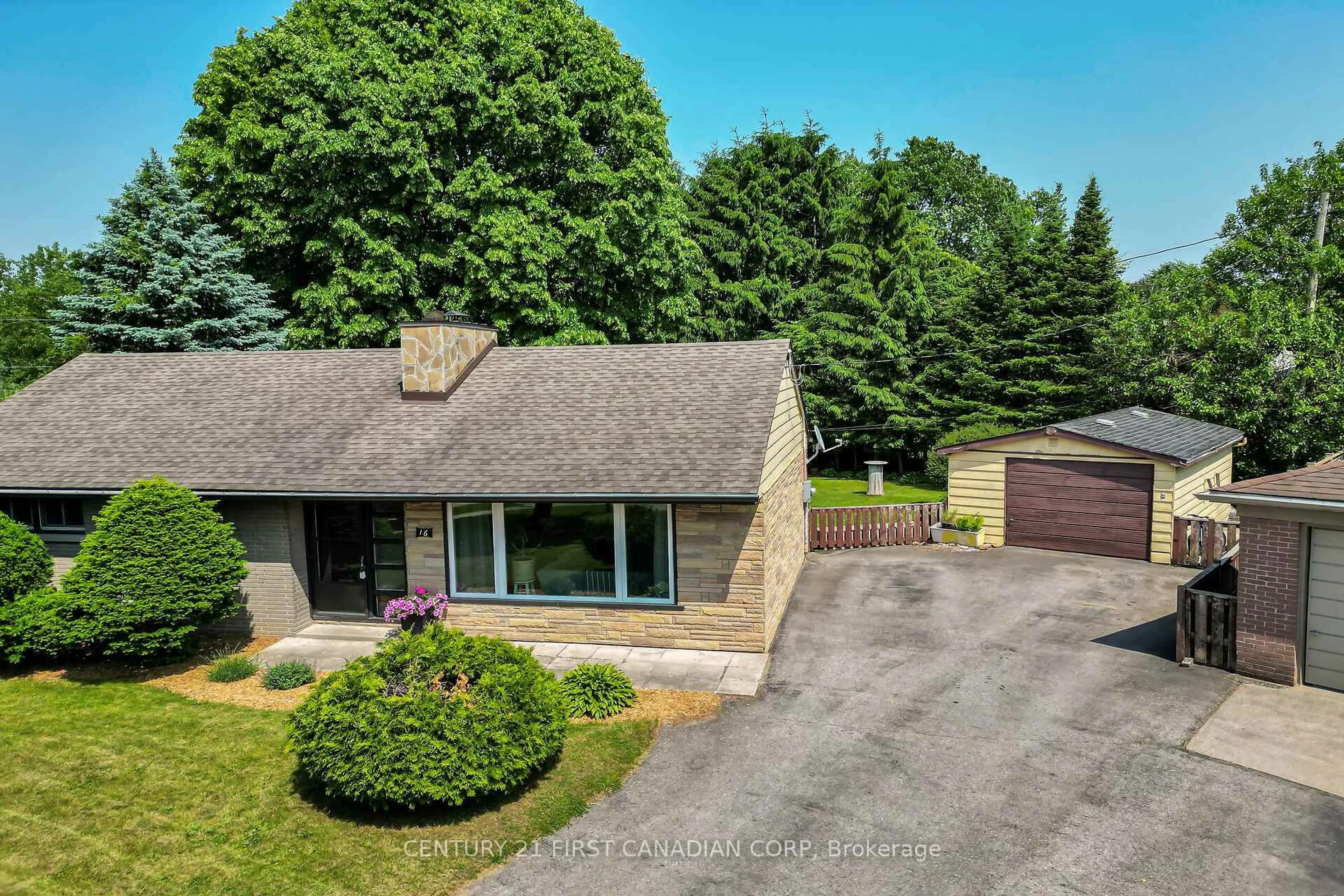 A pic from outside/outdoor area/front of a property/back of a property/a pic from drone, street for 16 Cronyn Cres, London East Ontario N5W 4M6