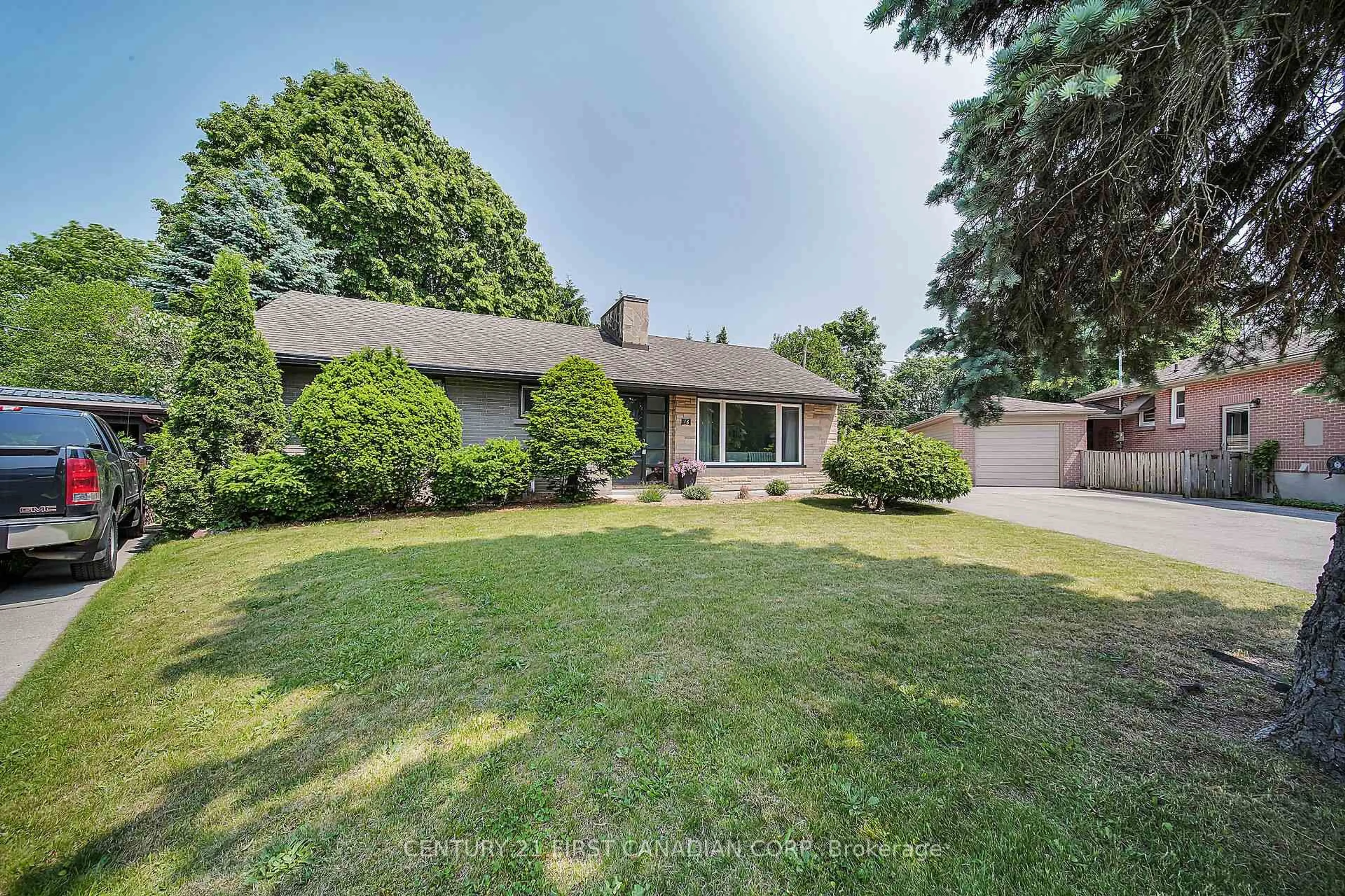 A pic from outside/outdoor area/front of a property/back of a property/a pic from drone, street for 16 Cronyn Cres, London East Ontario N5W 4M6