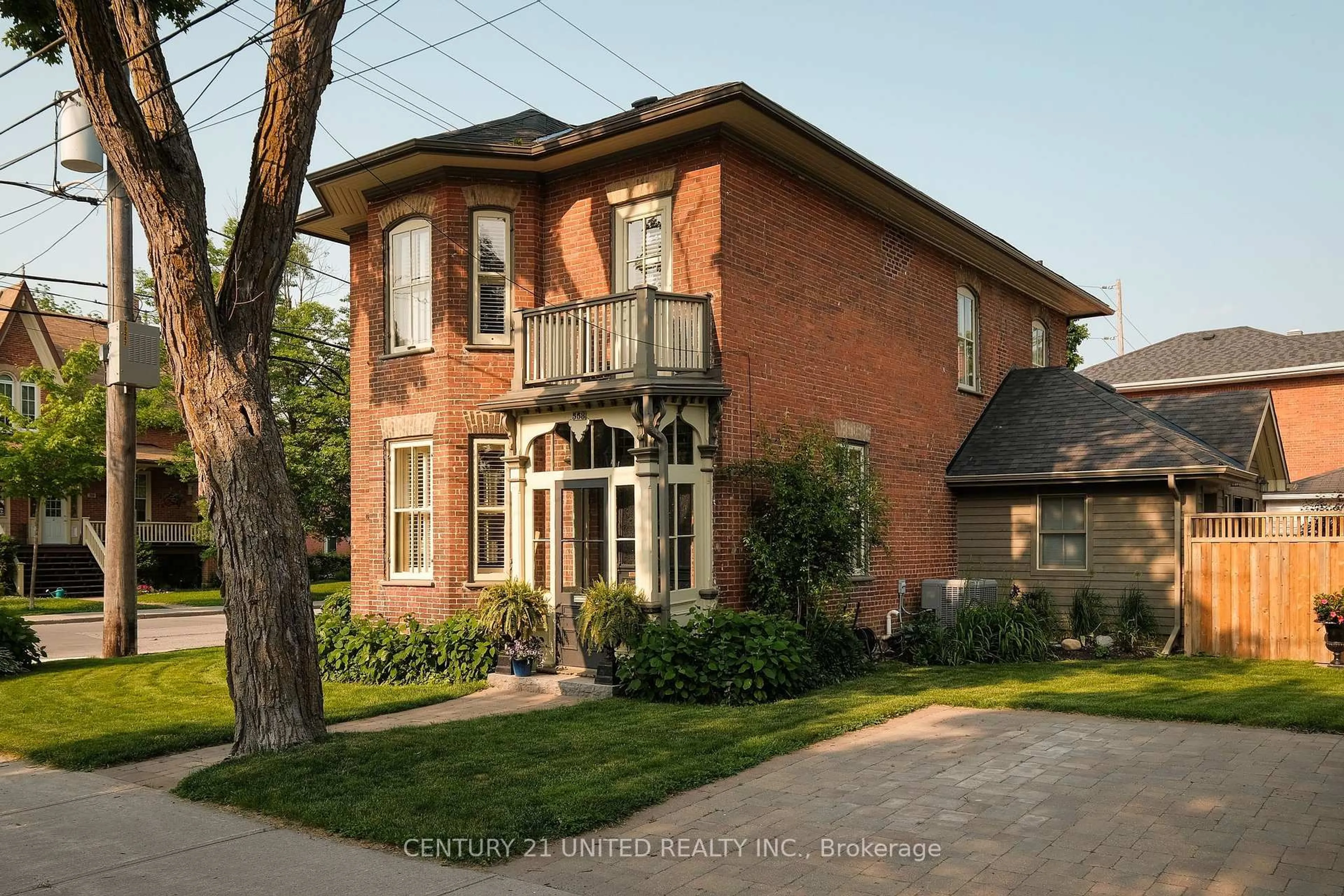 Home with brick exterior material, street for 558 Harvey St, Peterborough Central Ontario K9H 3K9