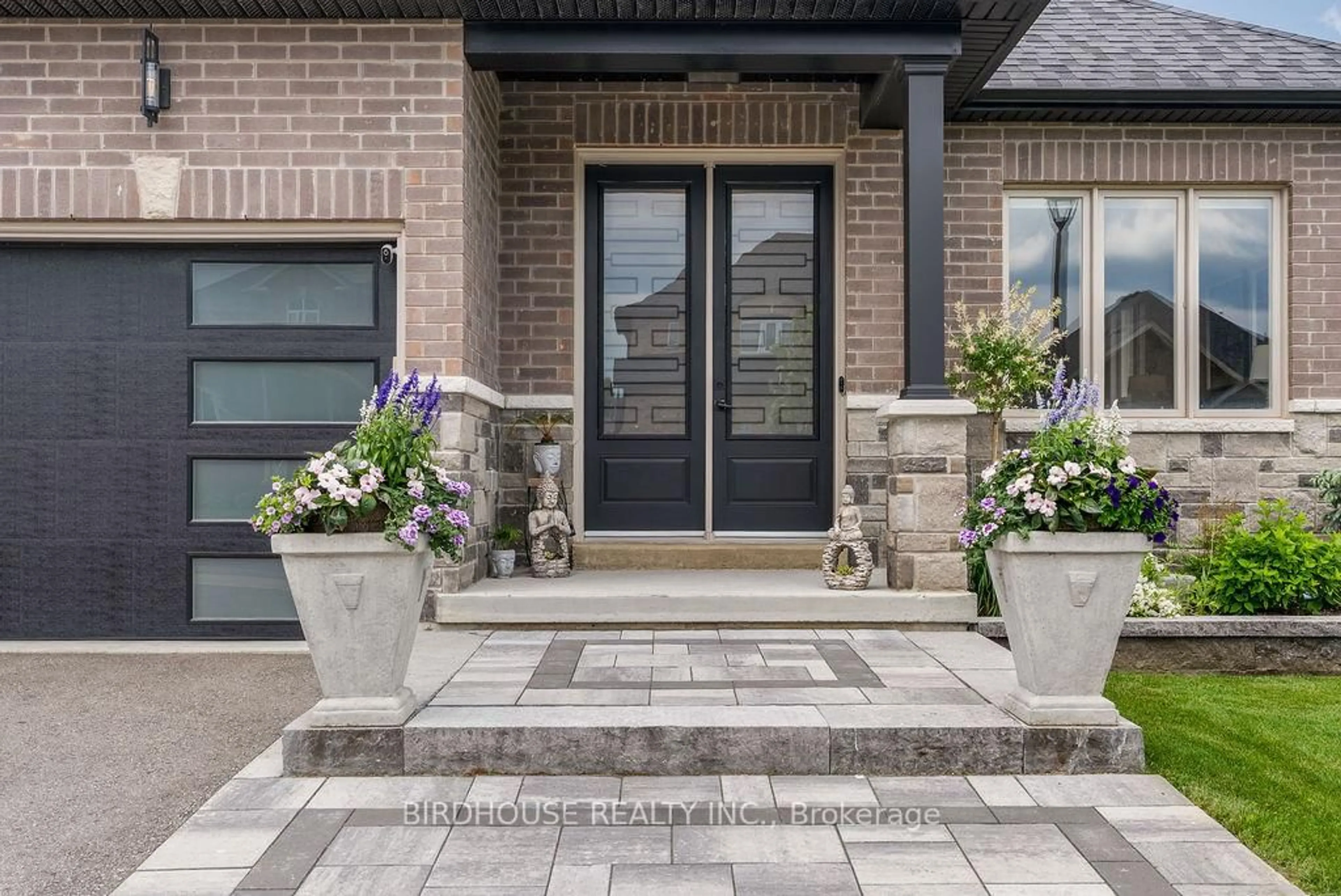 Indoor entryway for 90 Alcorn Dr, Kawartha Lakes Ontario K9V 0M8