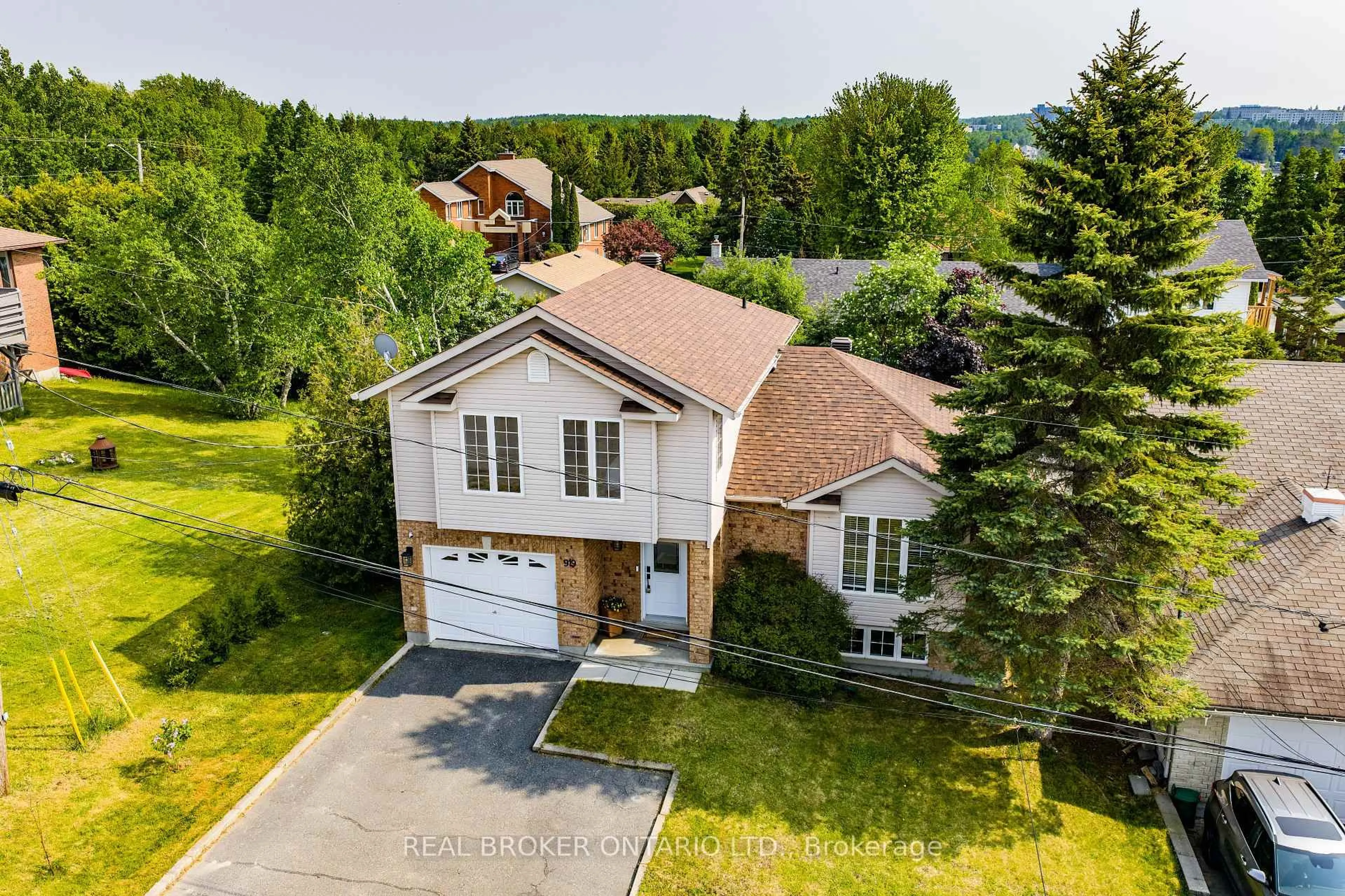 A pic from outside/outdoor area/front of a property/back of a property/a pic from drone, street for 919 Elliot Ave, Greater Sudbury Ontario P3E 6J5