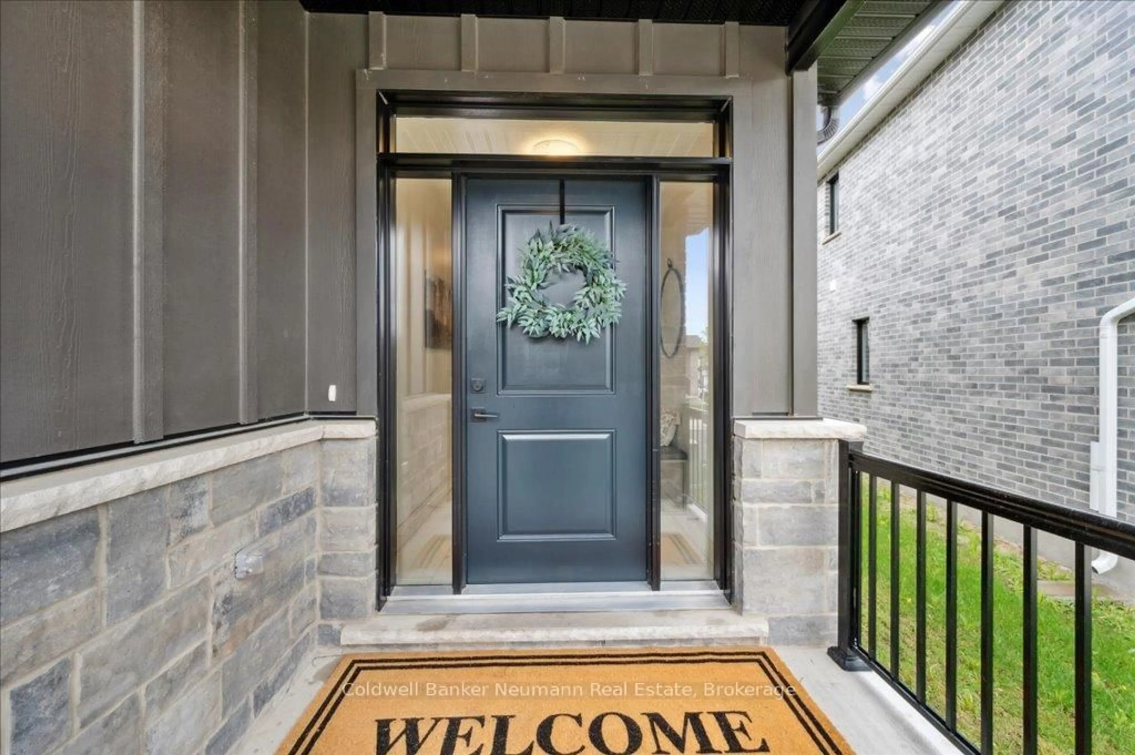 Indoor entryway for 32 Faith St #2, Cambridge Ontario N1T 0E8