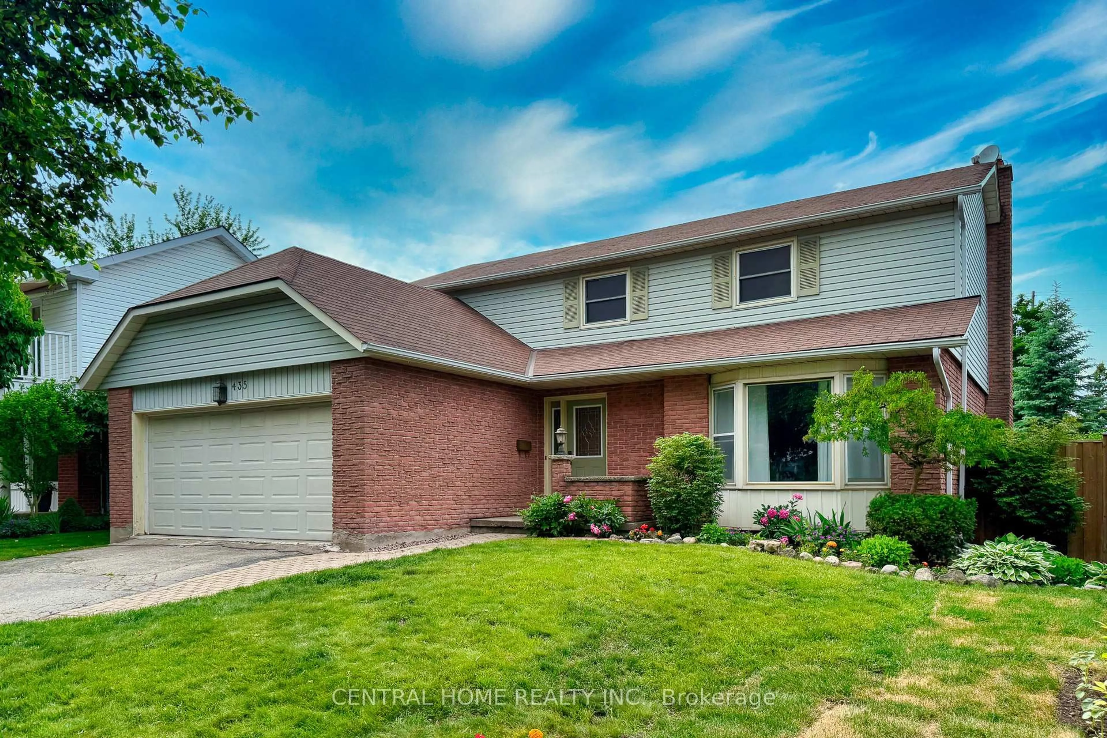 Home with brick exterior material, street for 435 Stillmeadow Circ, Waterloo Ontario N2L 5M1