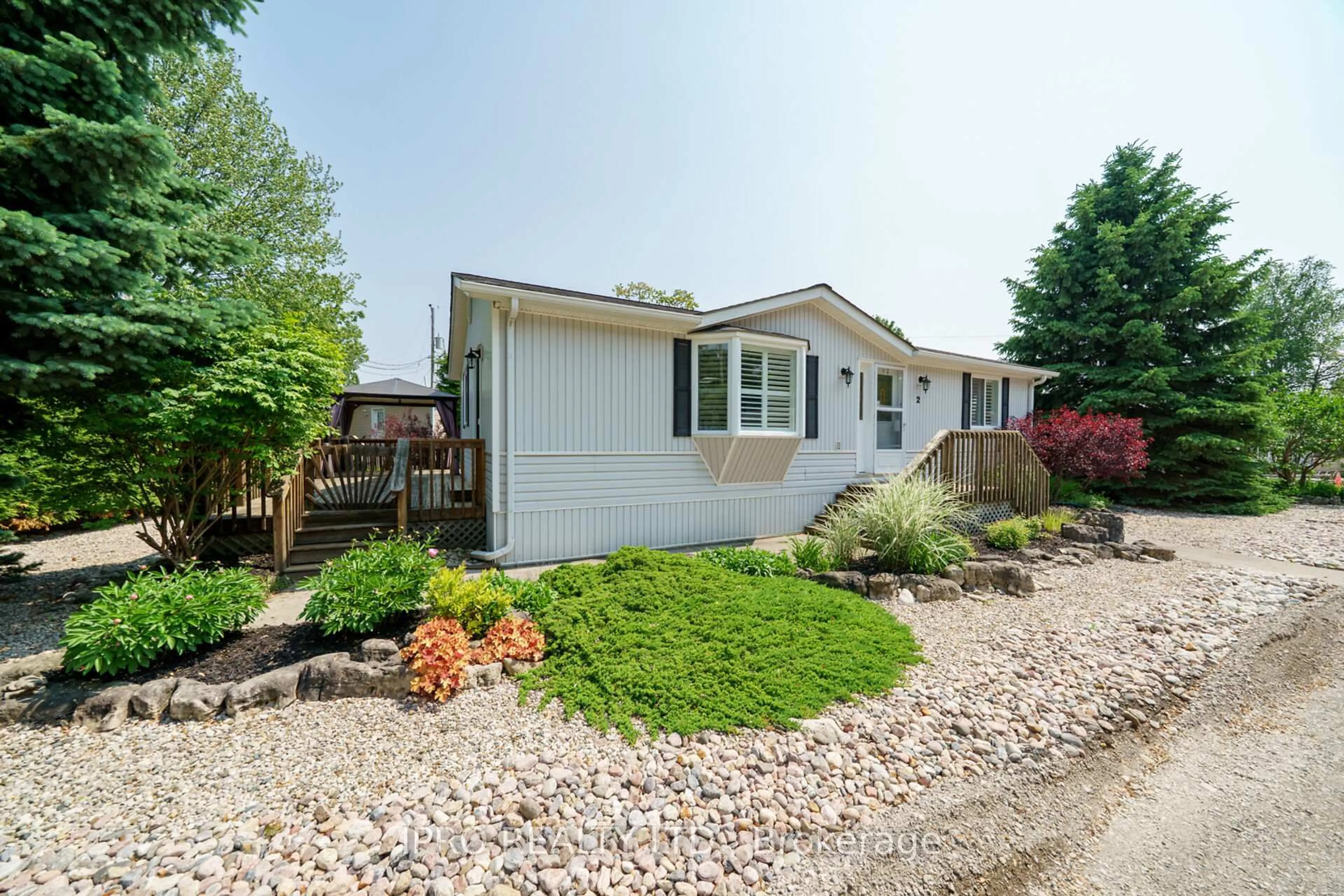 Home with vinyl exterior material, street for 2 Golden Pond Road Pvt Rd, Puslinch Ontario N0B 2J0