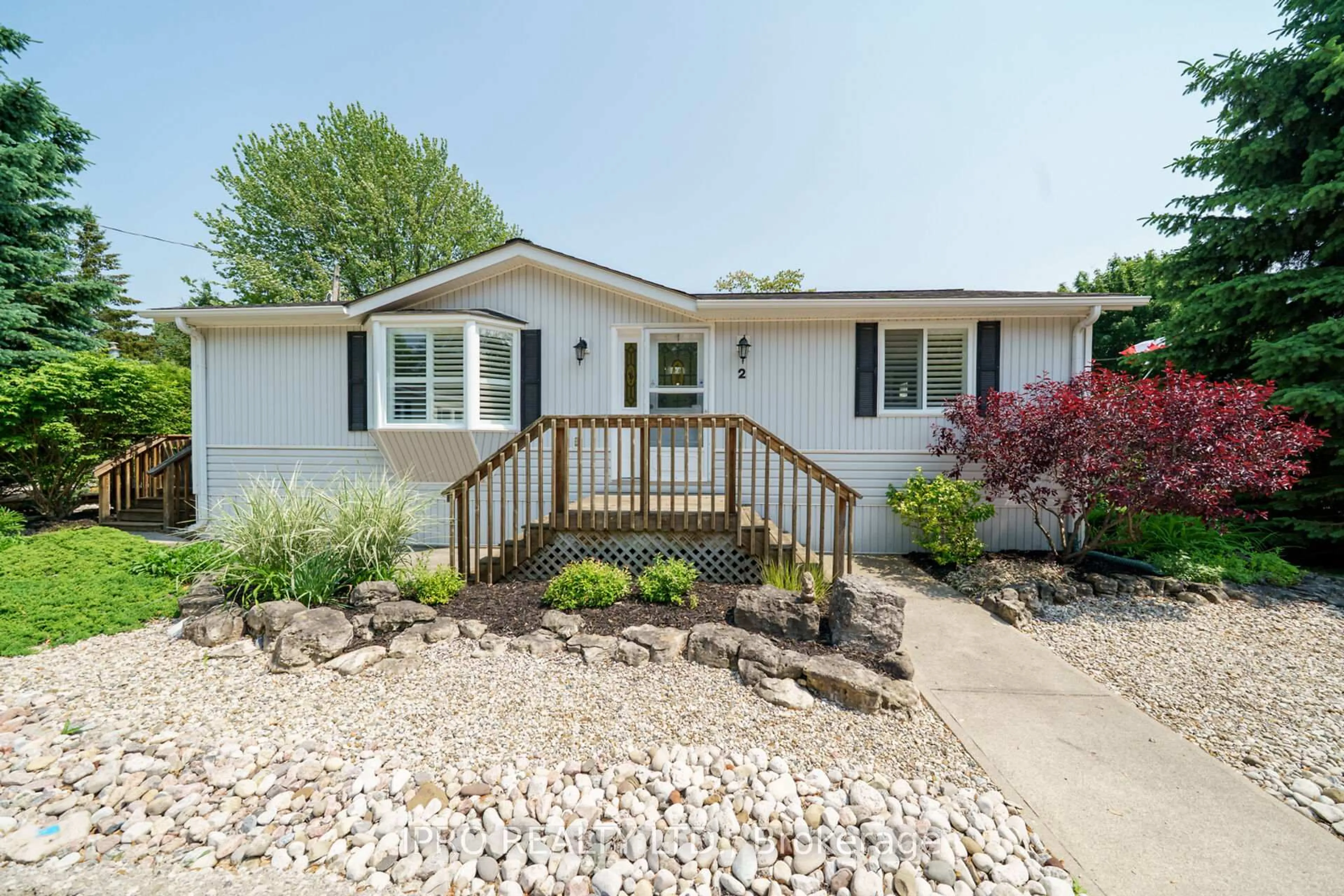 Home with vinyl exterior material, street for 2 Golden Pond Road Pvt Rd, Puslinch Ontario N0B 2J0