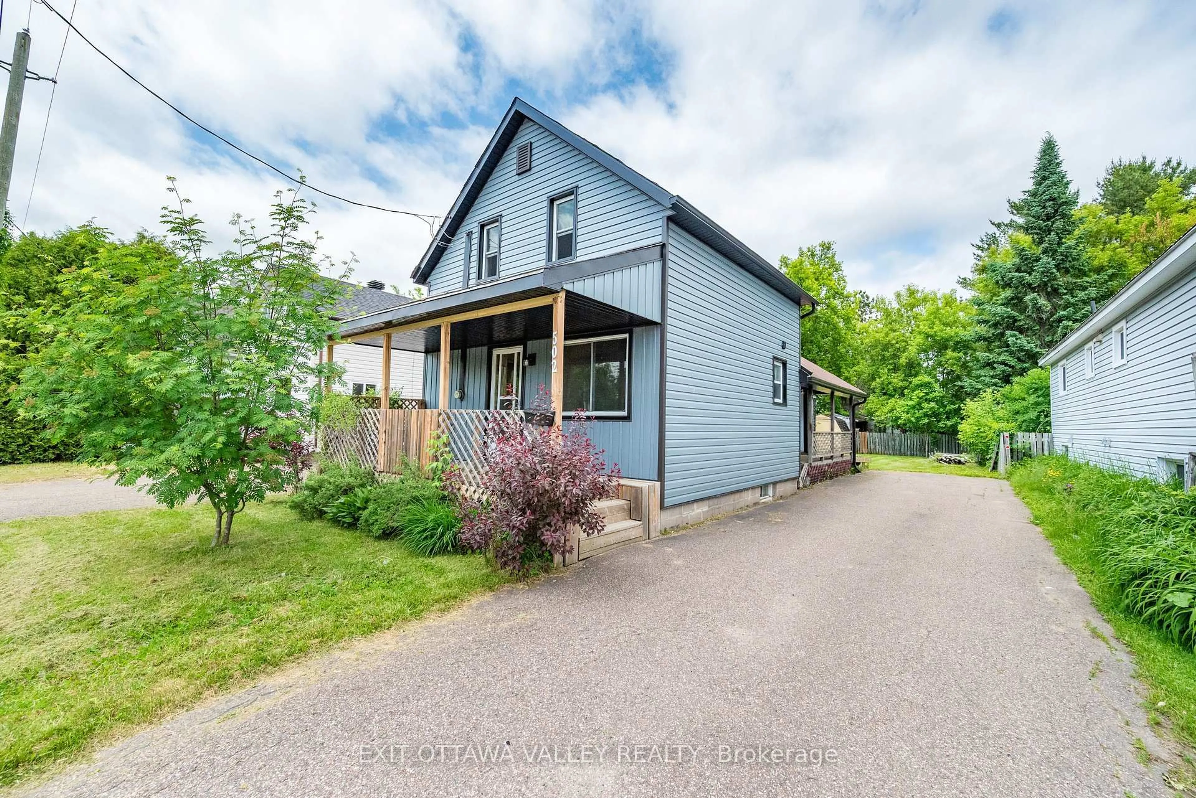 A pic from outside/outdoor area/front of a property/back of a property/a pic from drone, street for 502 Almira St, Pembroke Ontario K8A 3Z8