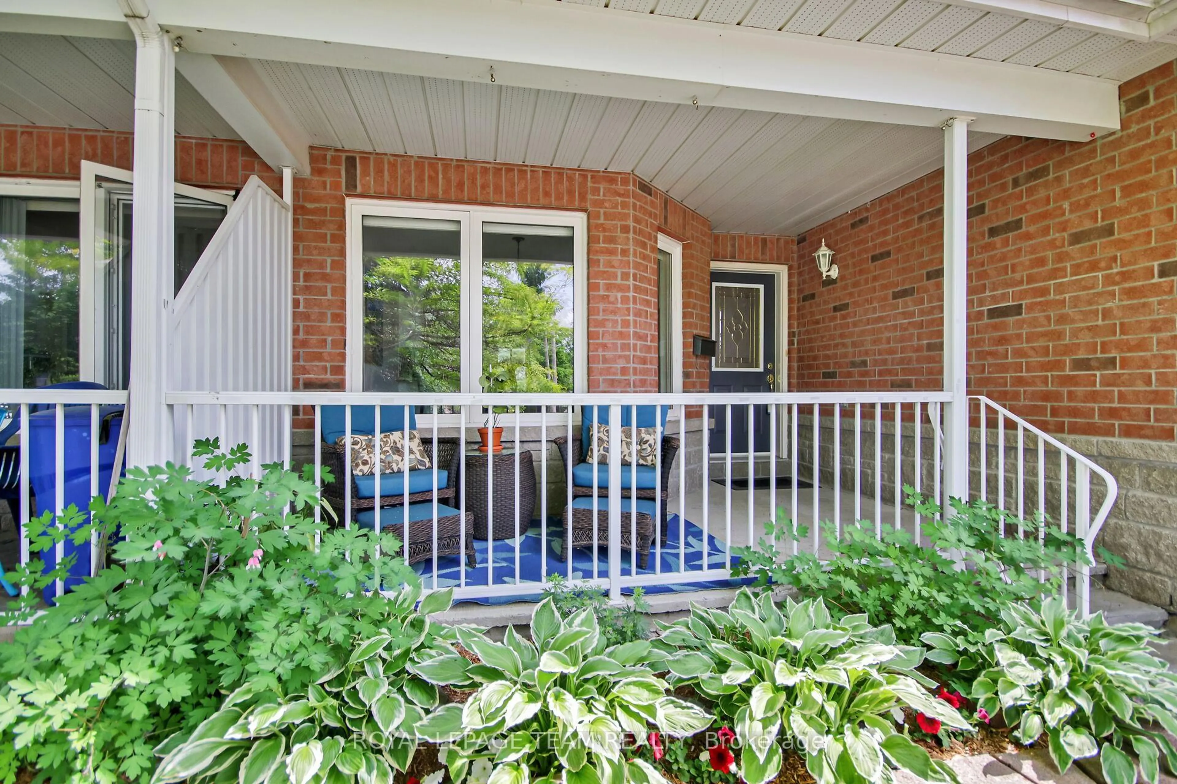 Patio, street for 9 Weaver Cres, Ottawa Ontario K2K 3E1