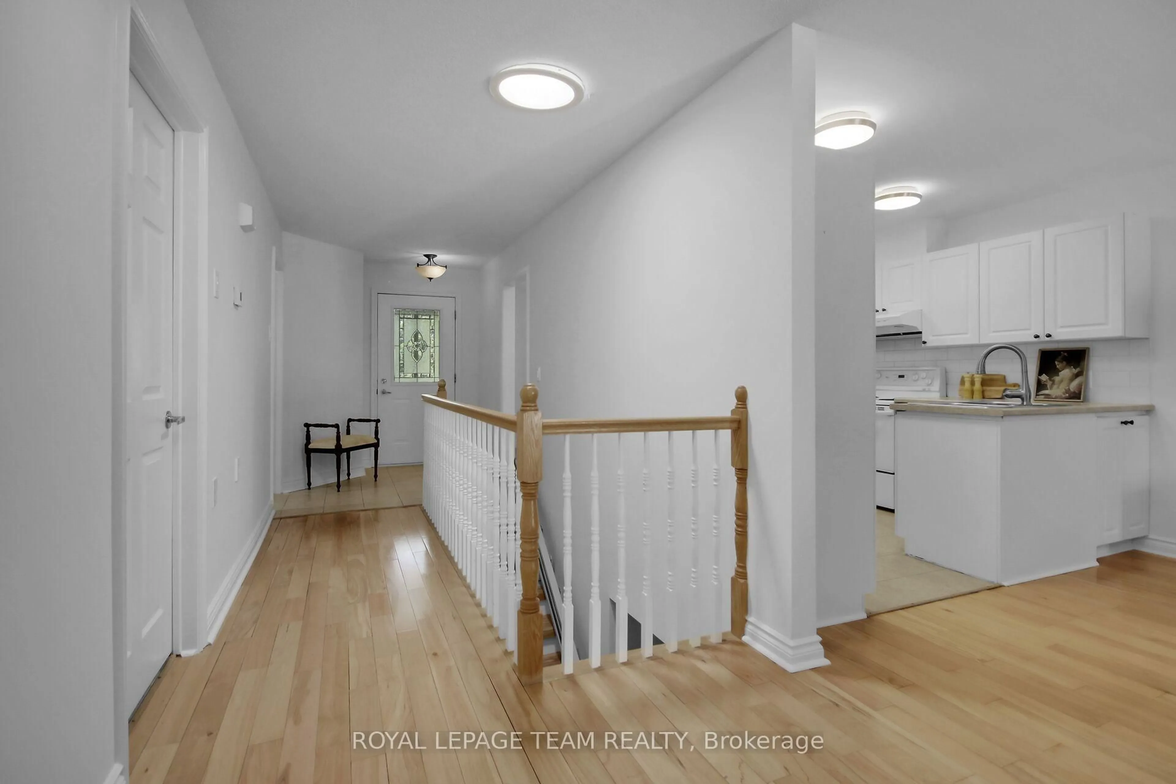 Unknown for 9 Weaver Cres, Ottawa Ontario K2K 3E1