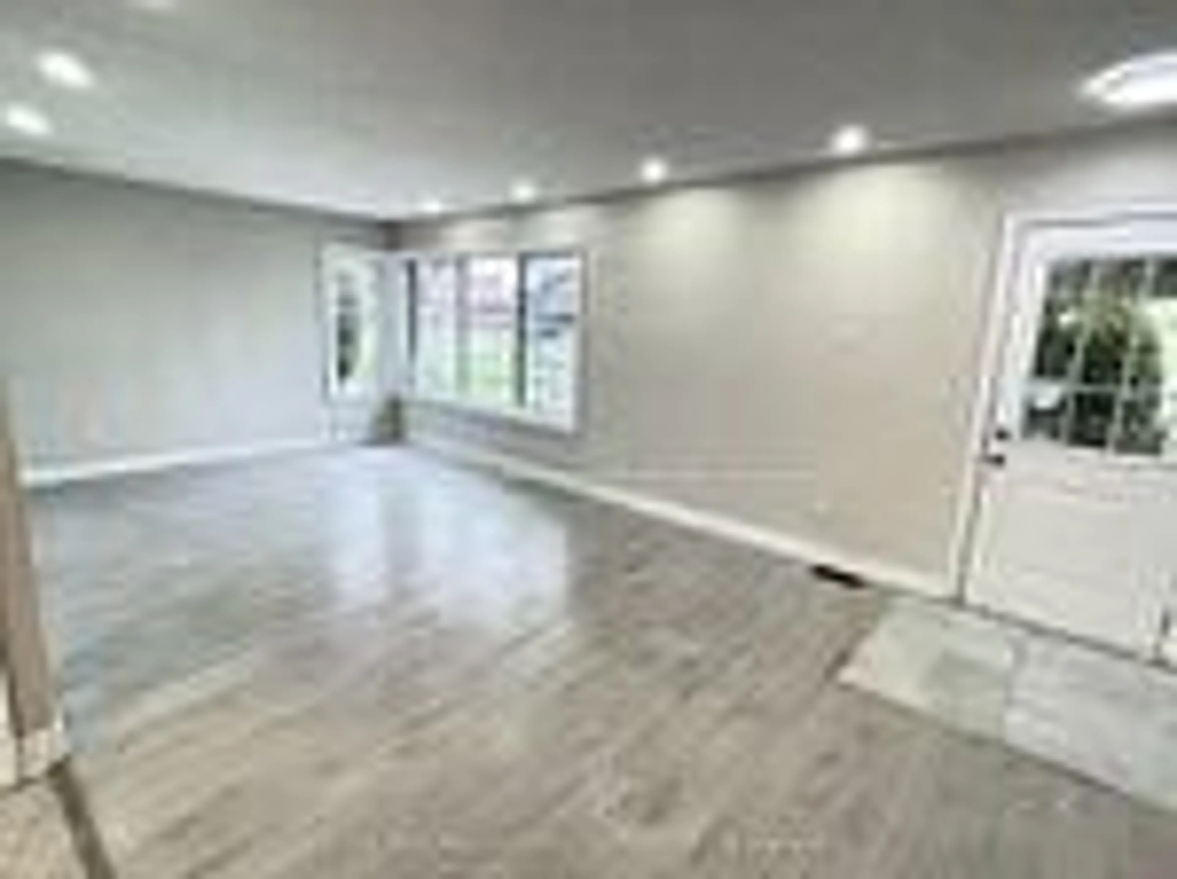 A pic of a room for 5866 Valley Way, Niagara Falls Ontario L2E 1Y1