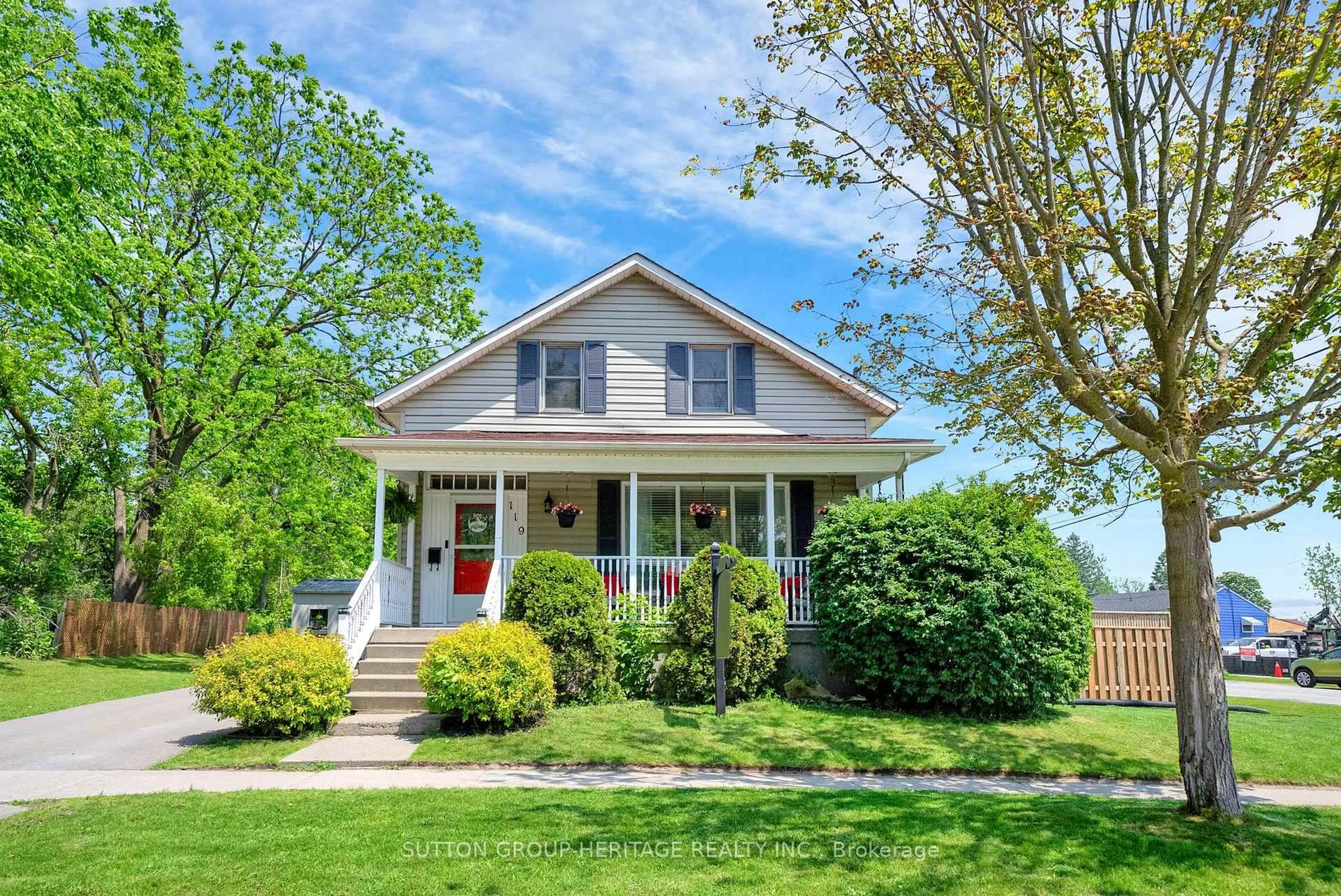 Home with vinyl exterior material, street for 119 King St, Port Hope Ontario L1A 2R8