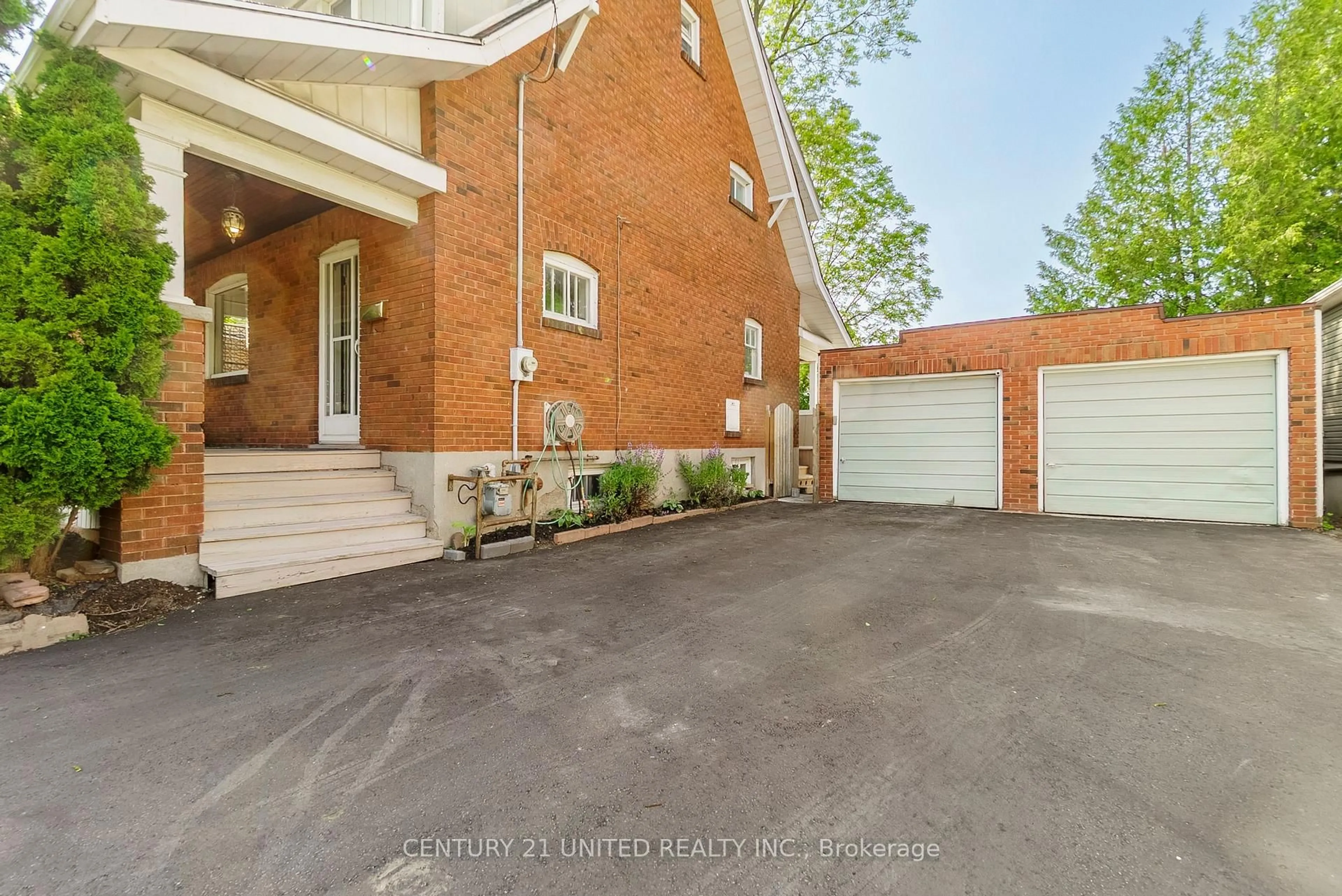 Unknown for 624 Charlotte St, Peterborough Central Ontario K9J 2W8